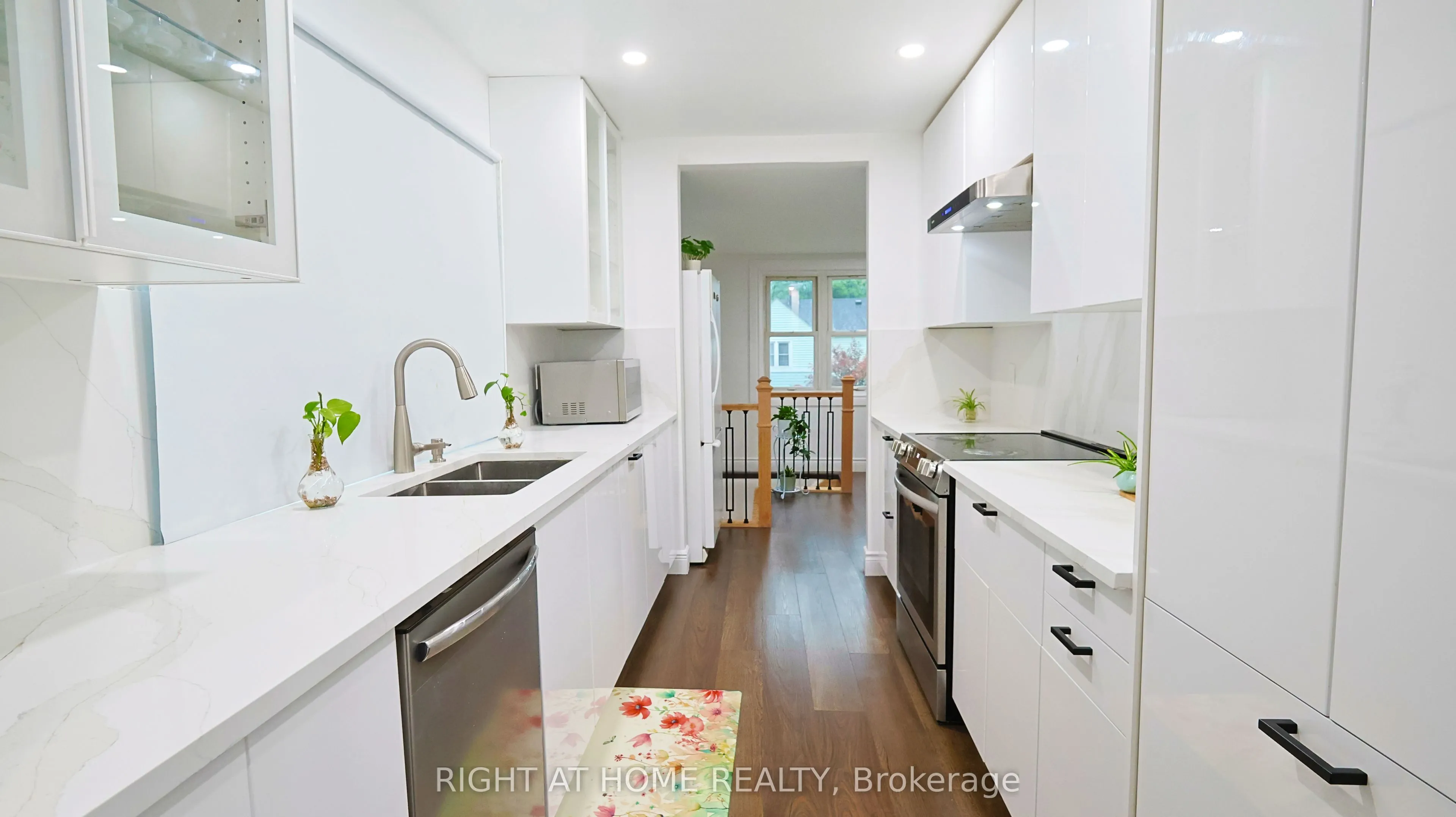 82 Normanhurst Avenue