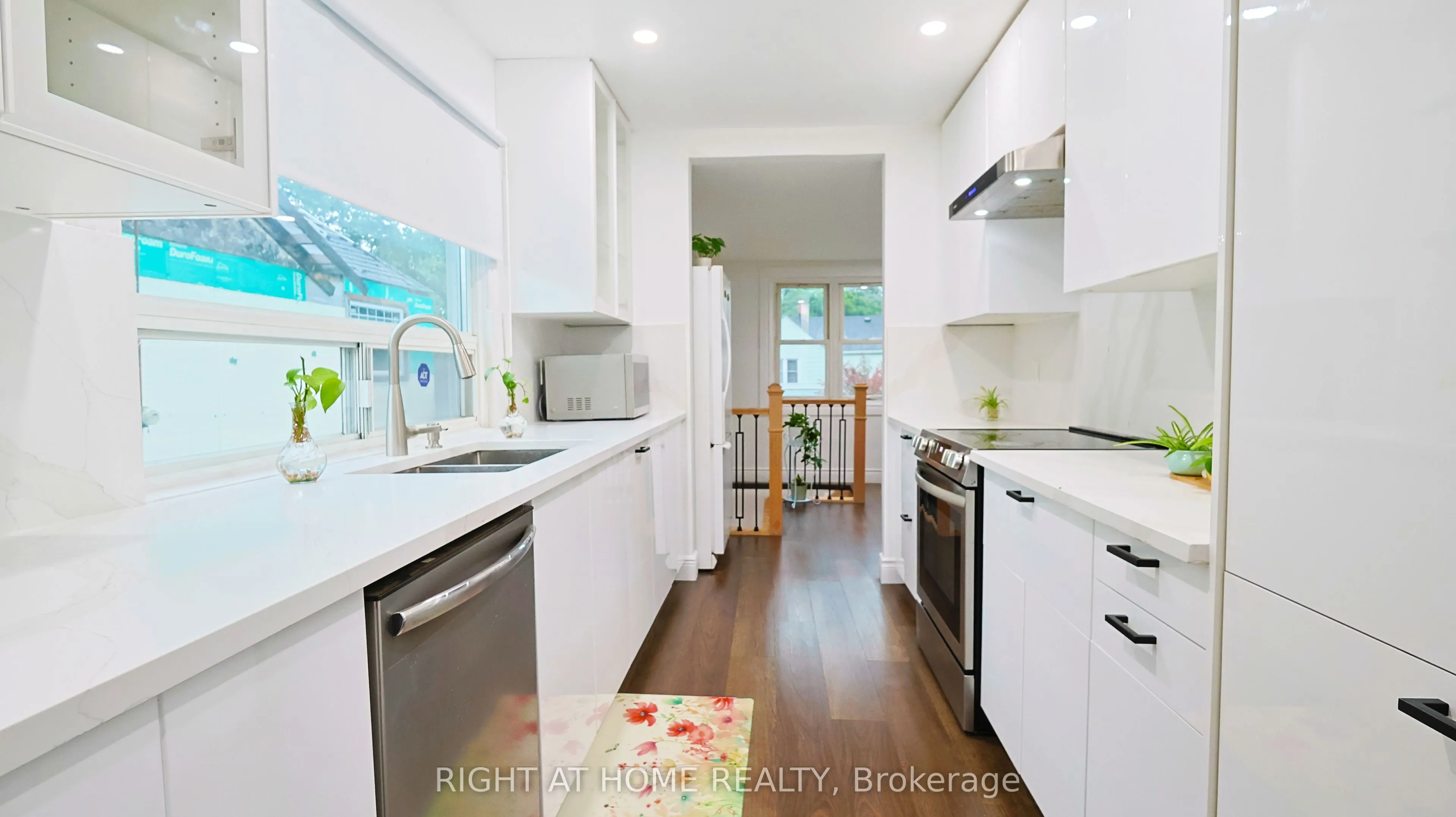 82 Normanhurst Avenue
