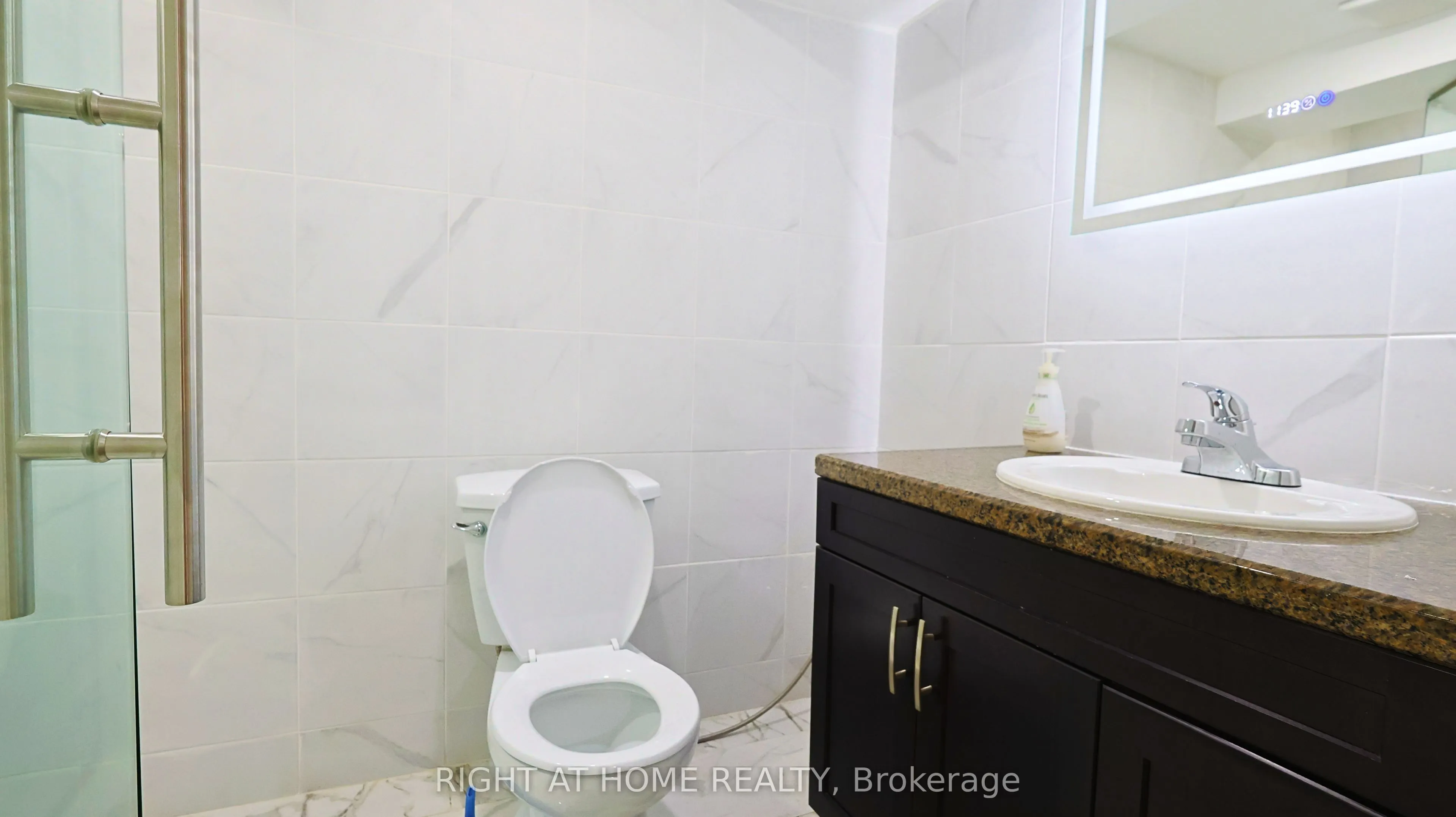 82 Normanhurst Avenue