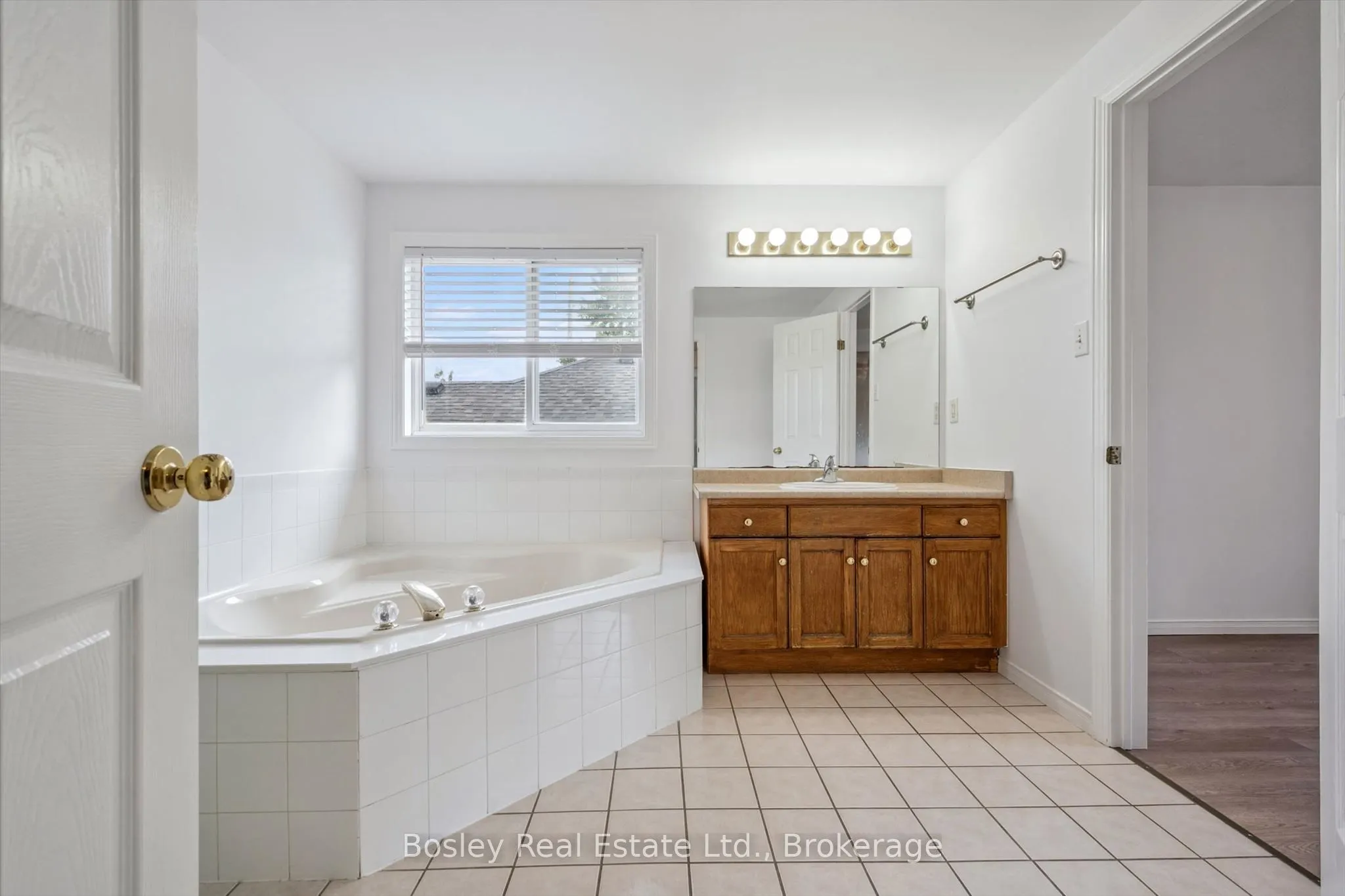 4 Hayward Crescent