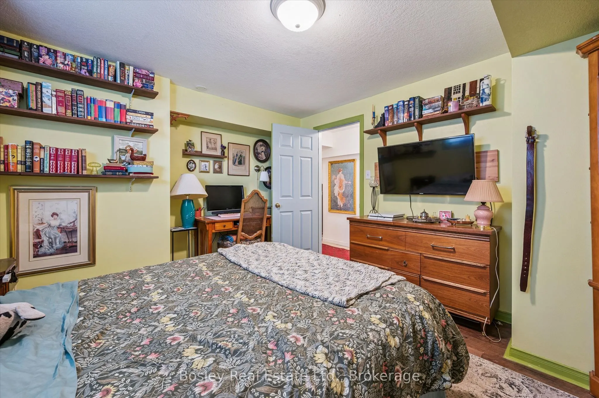 4 Hayward Crescent