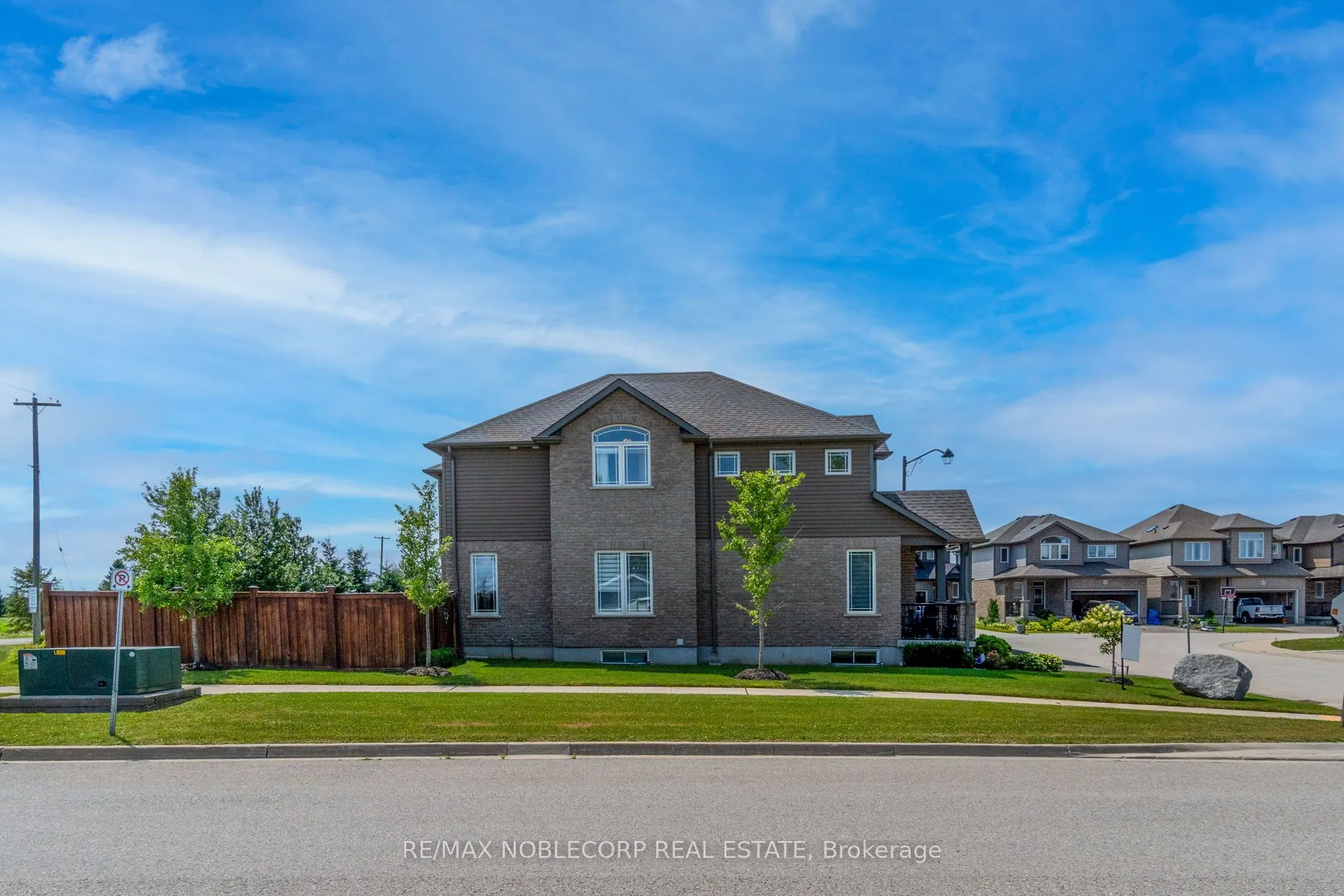 2 Sparrow Crescent