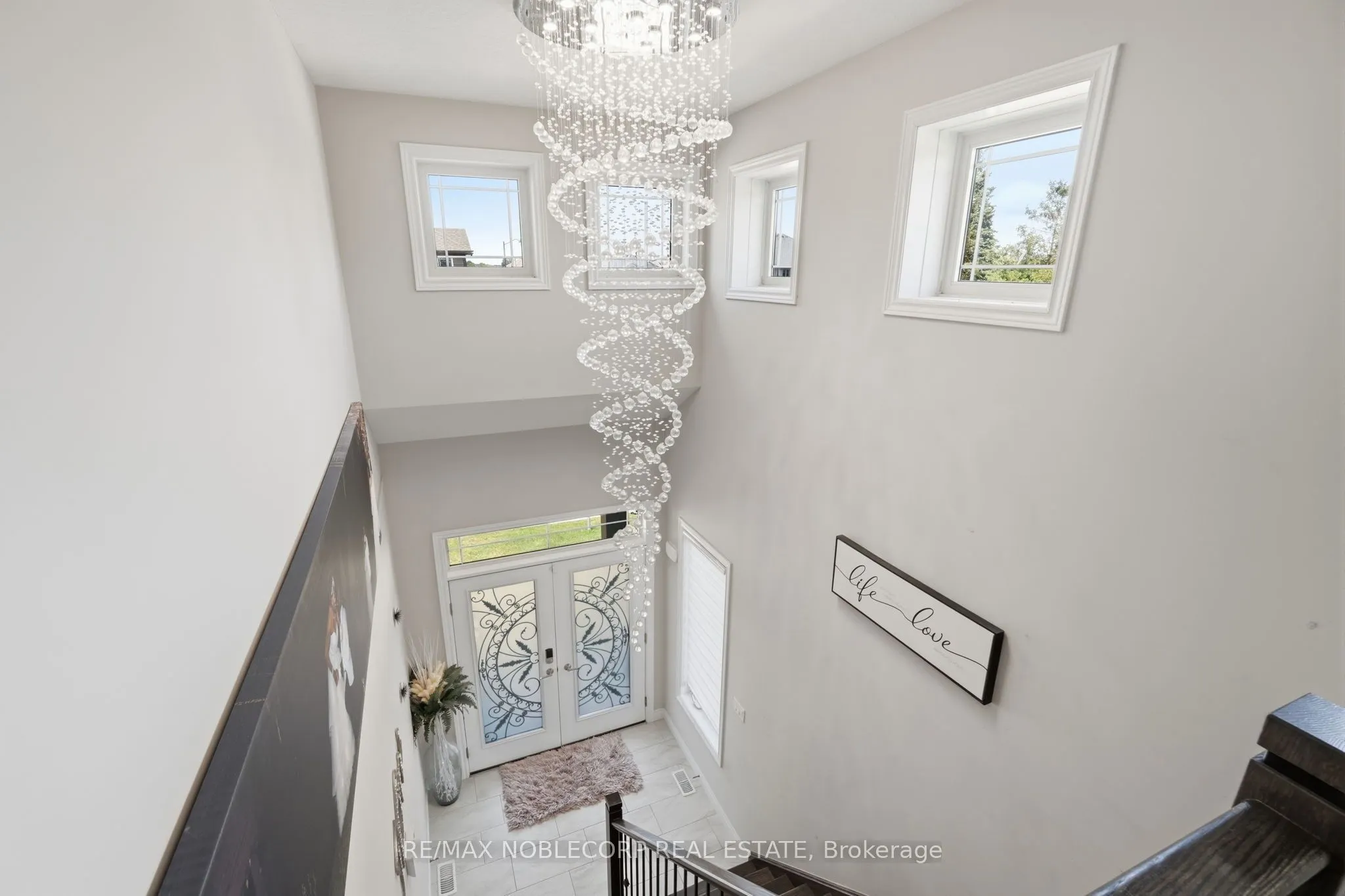 2 Sparrow Crescent