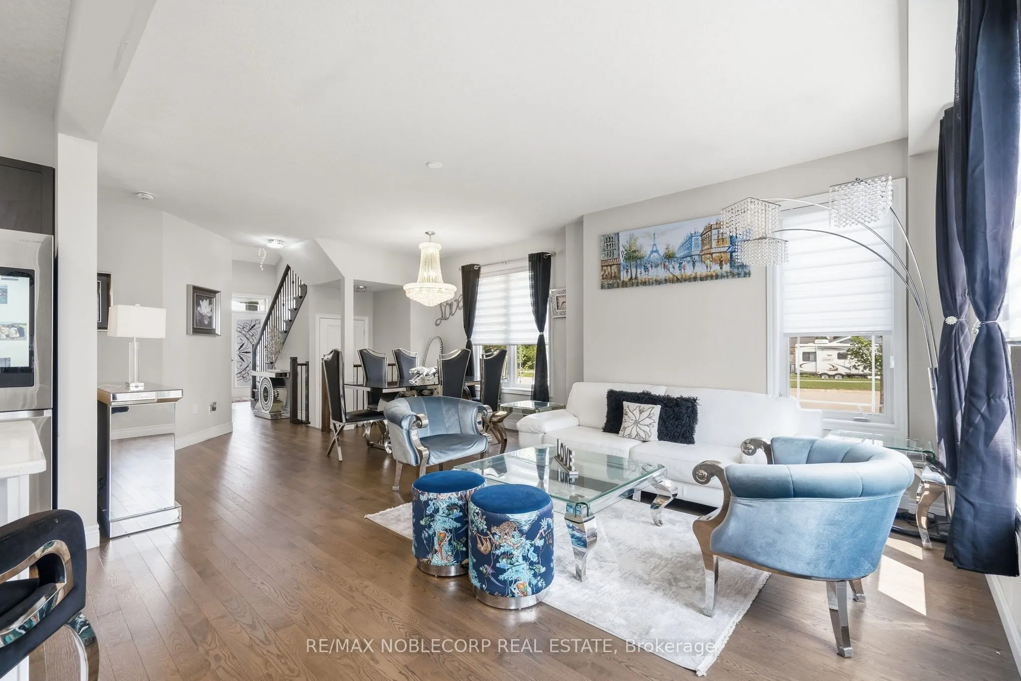2 Sparrow Crescent