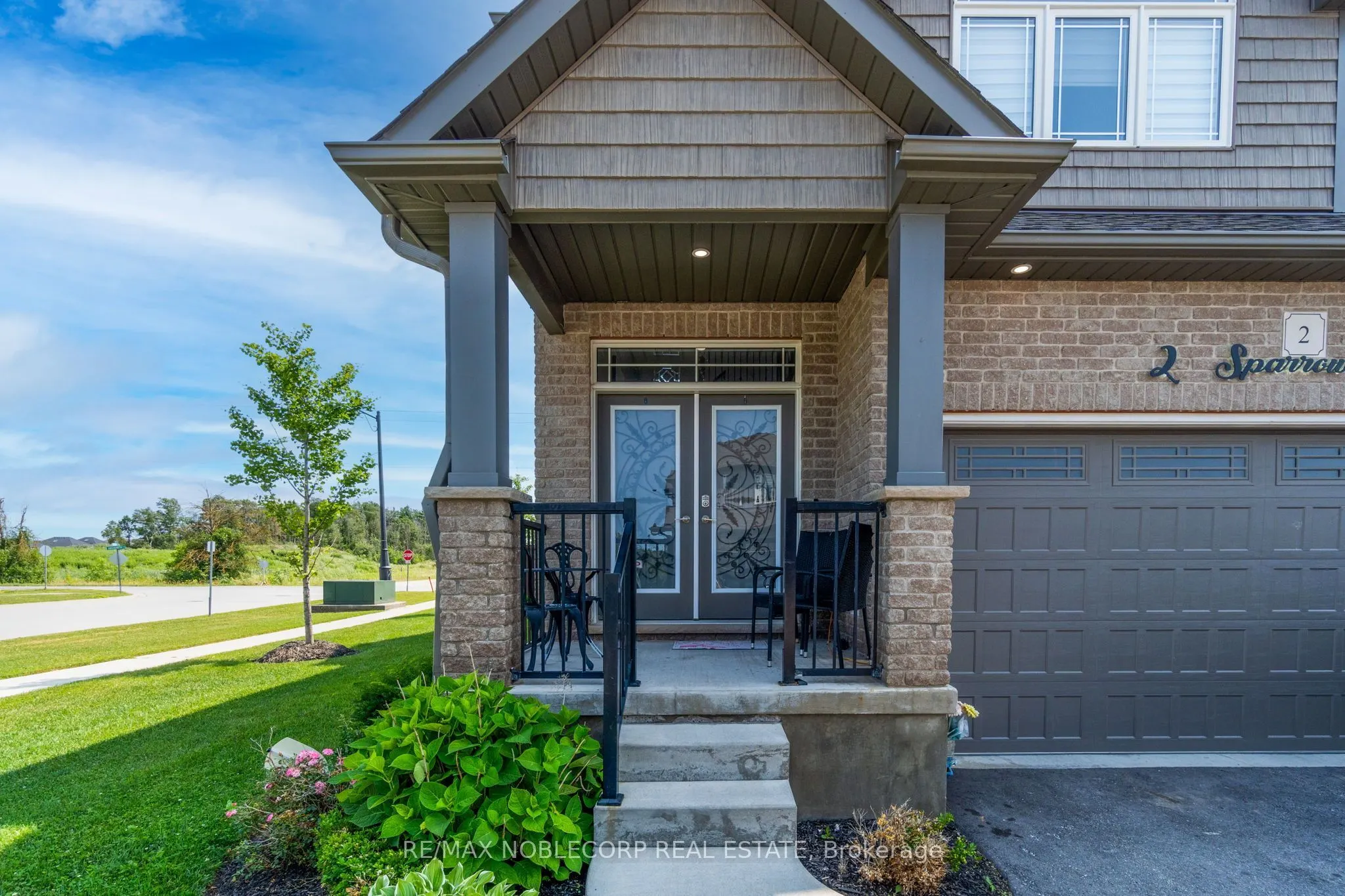 2 Sparrow Crescent