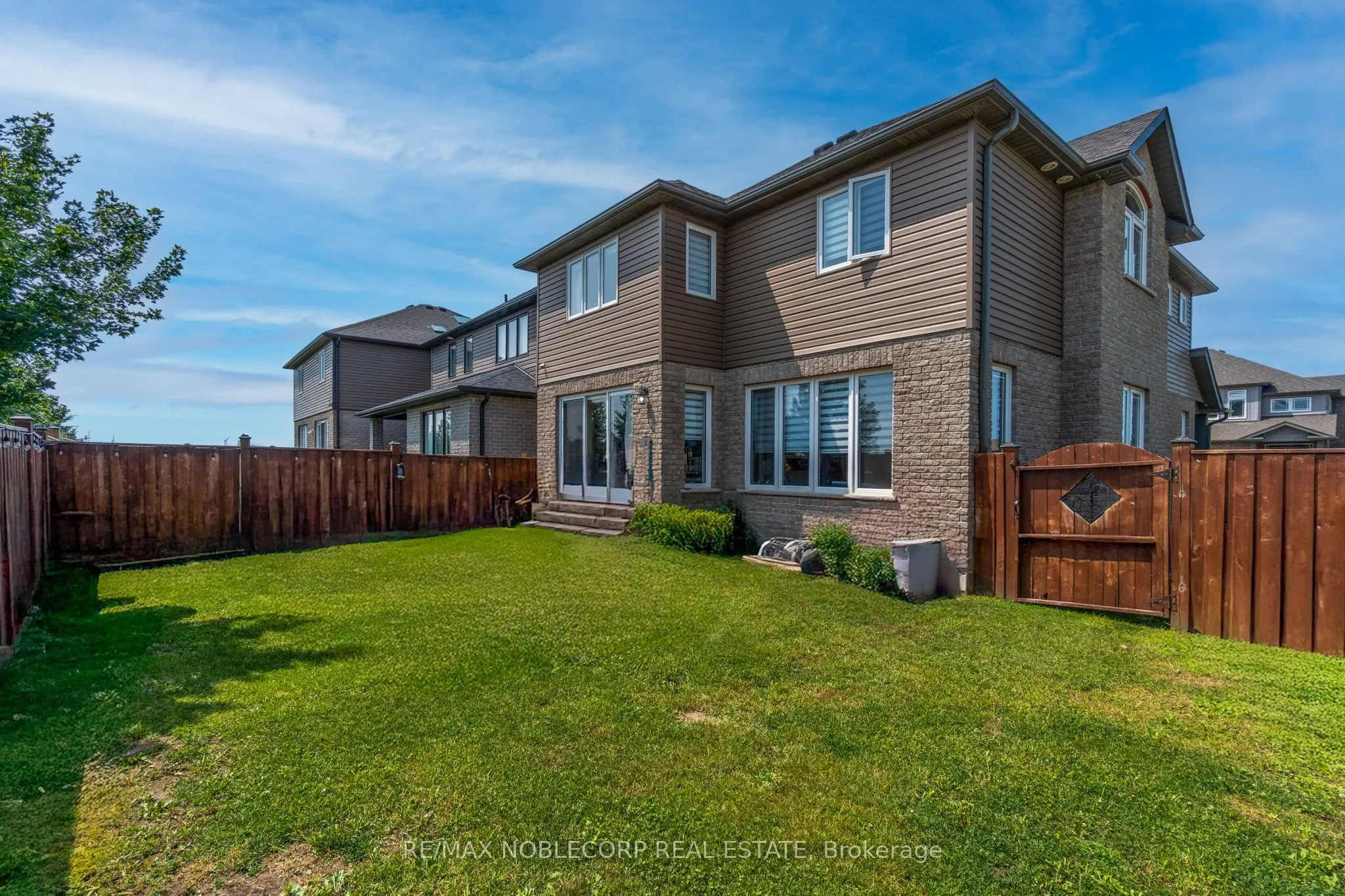 2 Sparrow Crescent