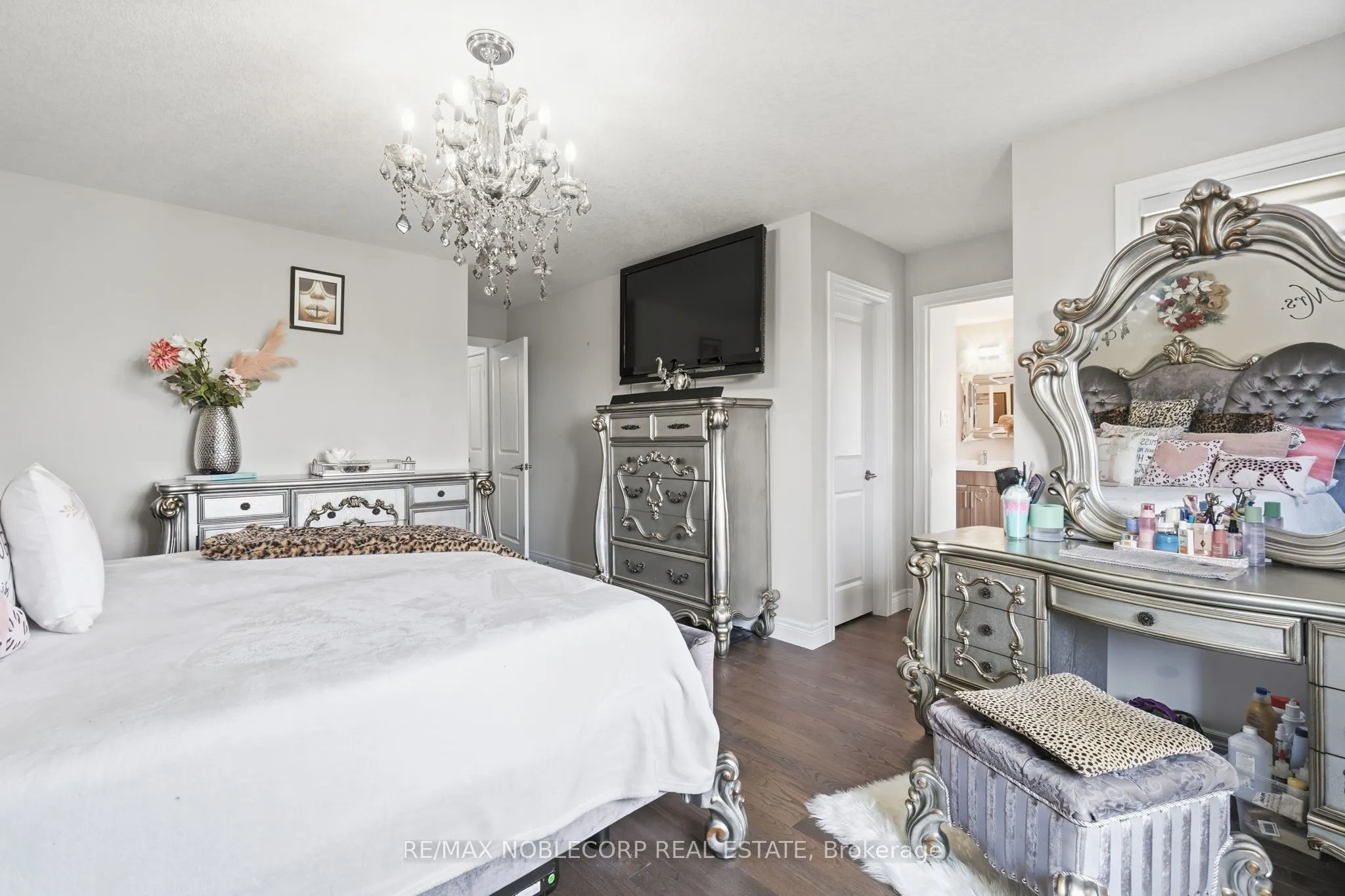 2 Sparrow Crescent