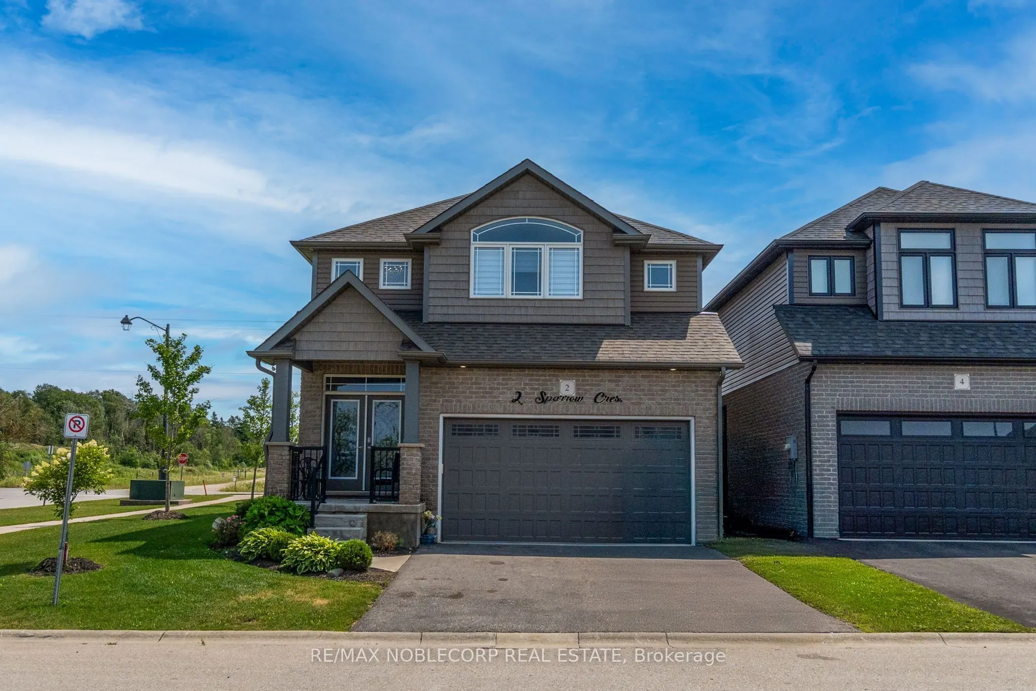 2 Sparrow Crescent