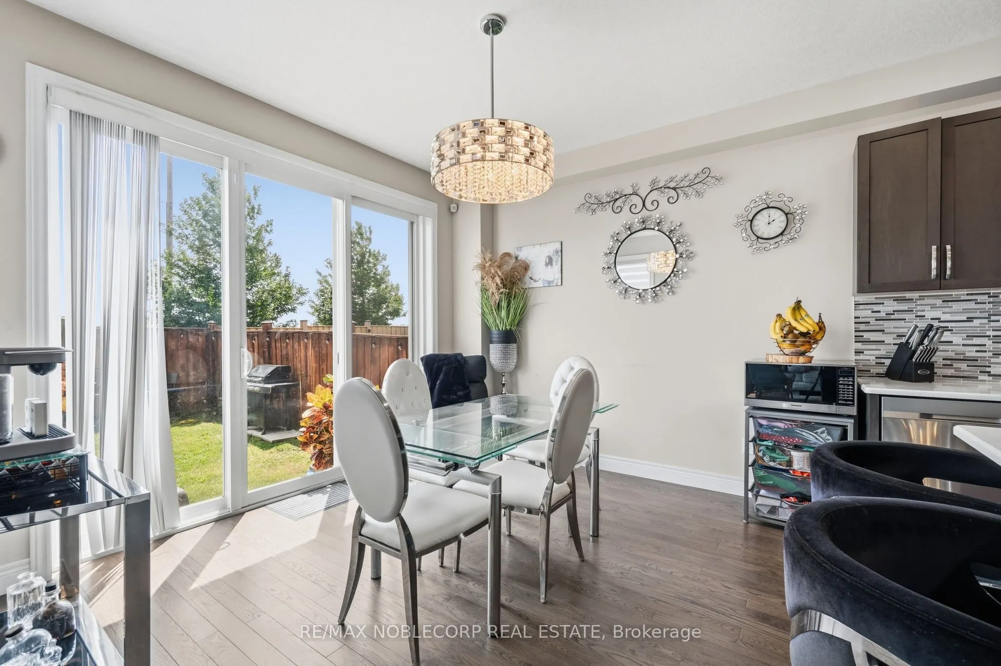 2 Sparrow Crescent