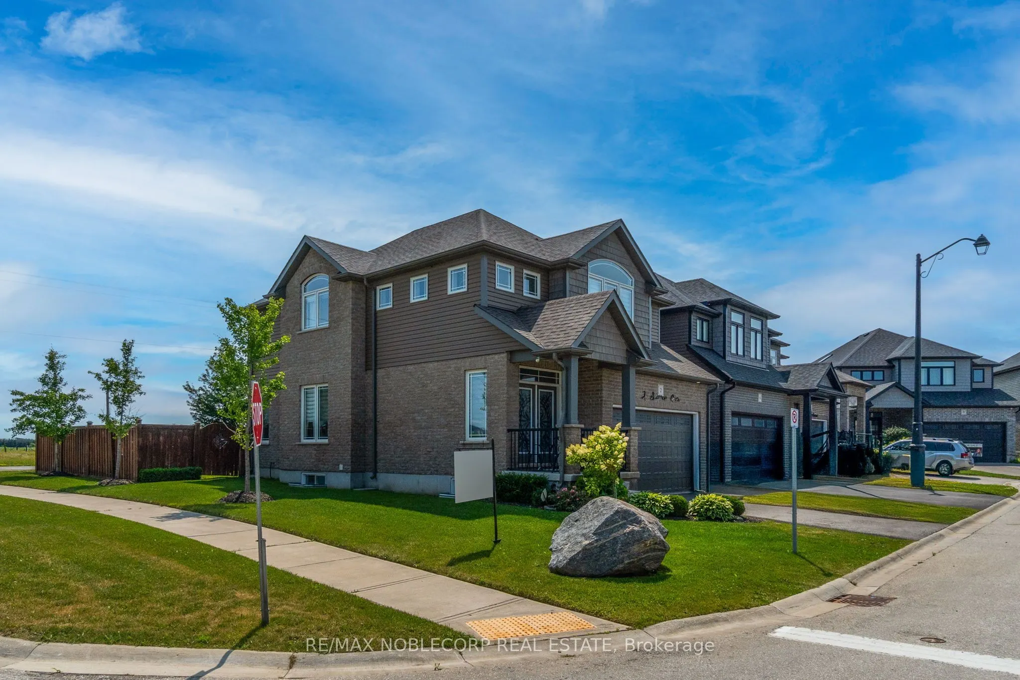 2 Sparrow Crescent