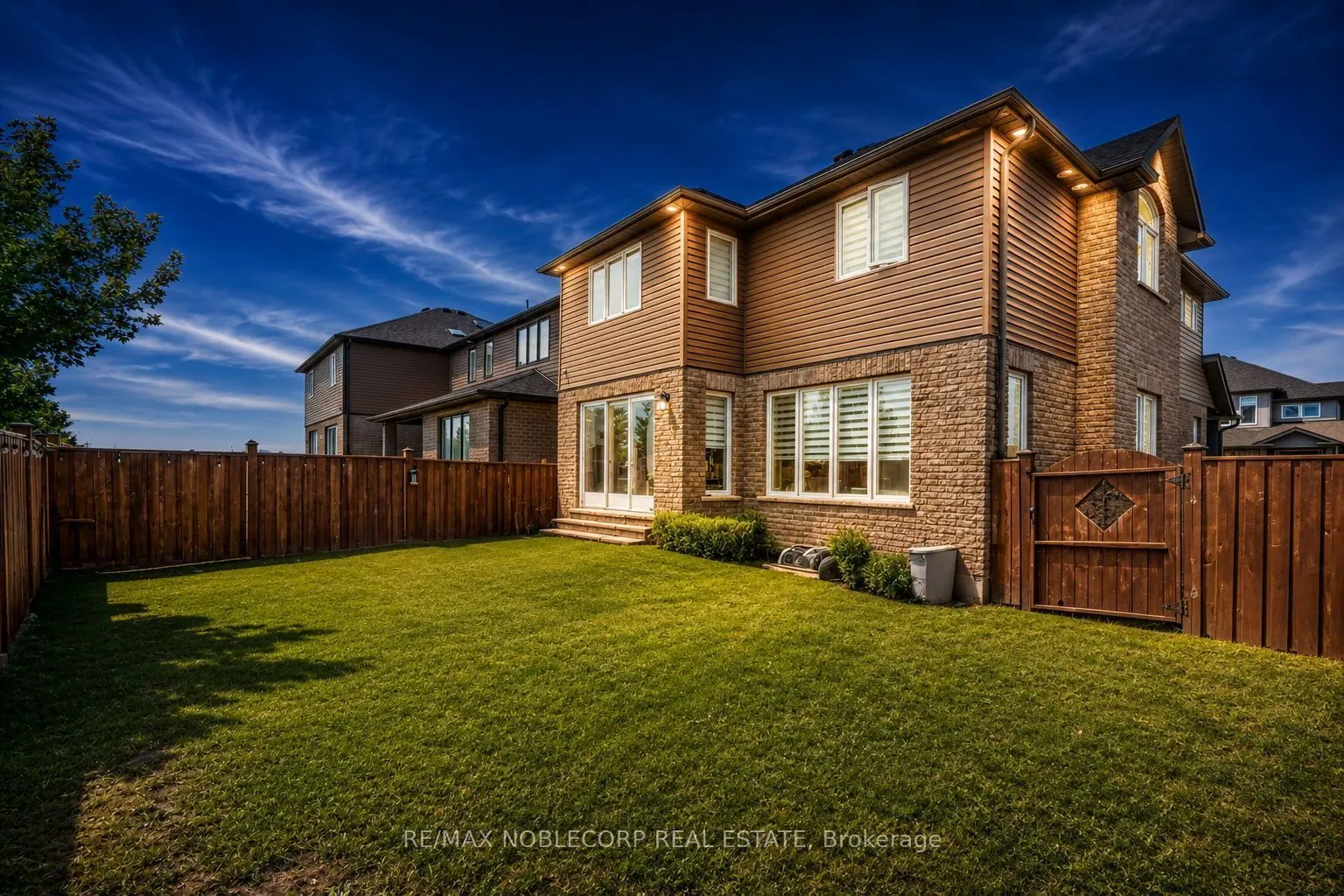 2 Sparrow Crescent