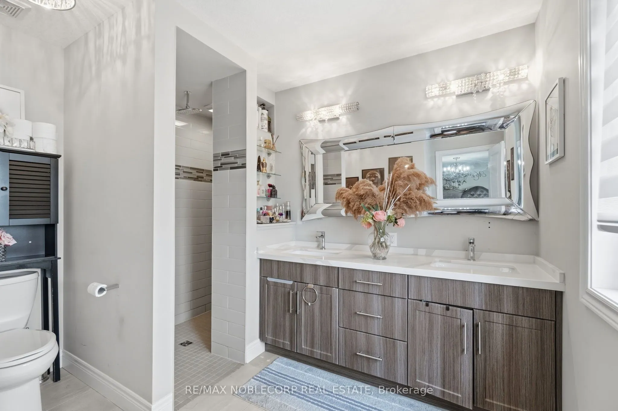 2 Sparrow Crescent