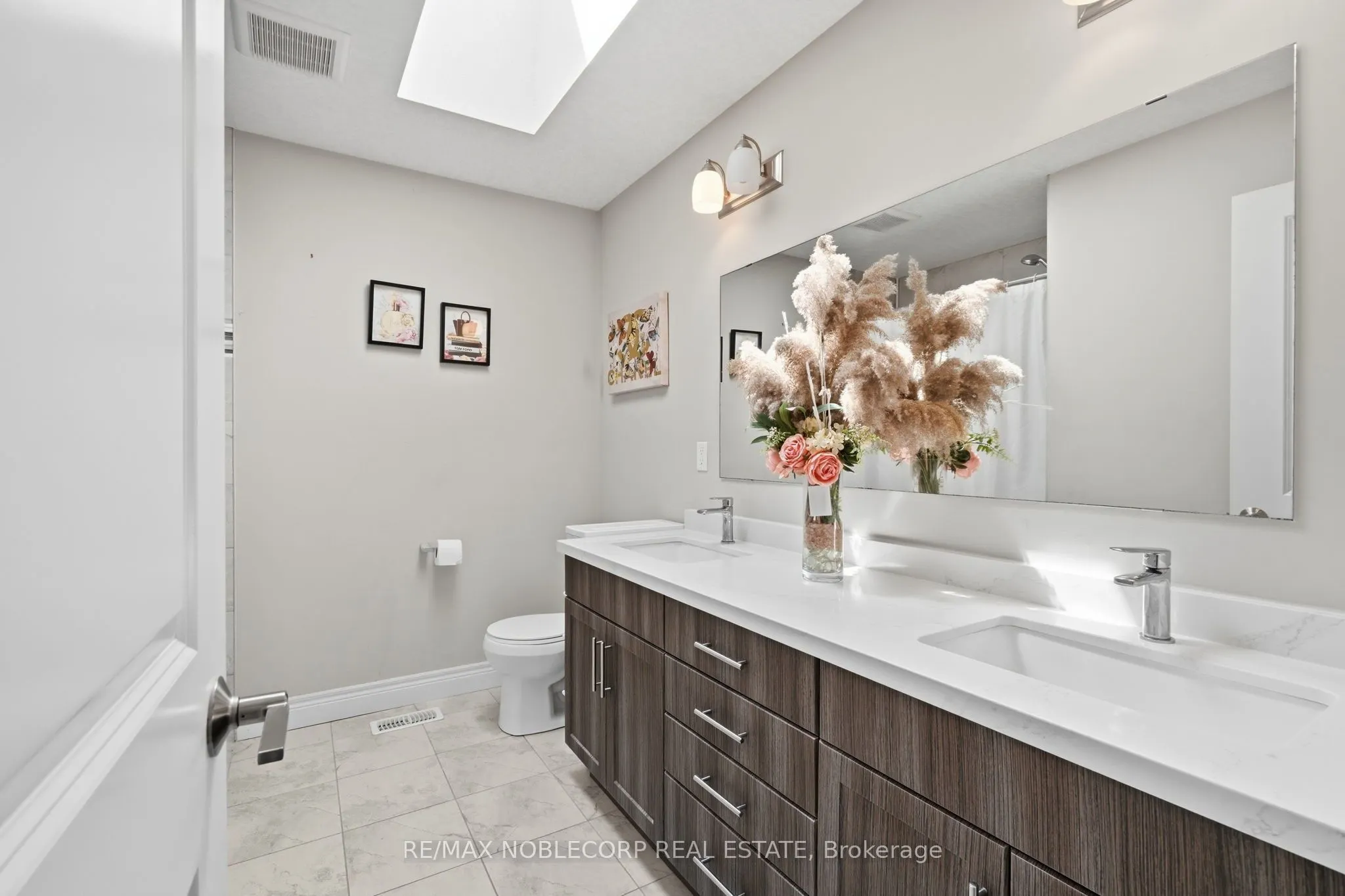 2 Sparrow Crescent
