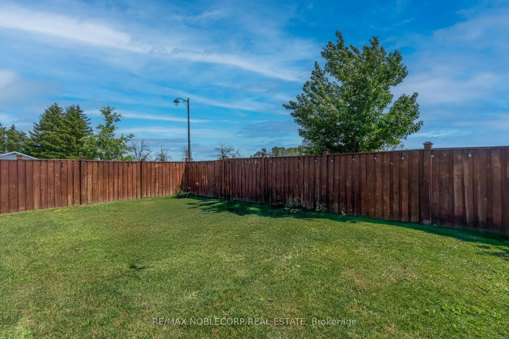 2 Sparrow Crescent