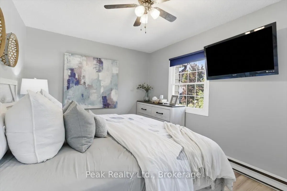 1673 Applewood Crescent