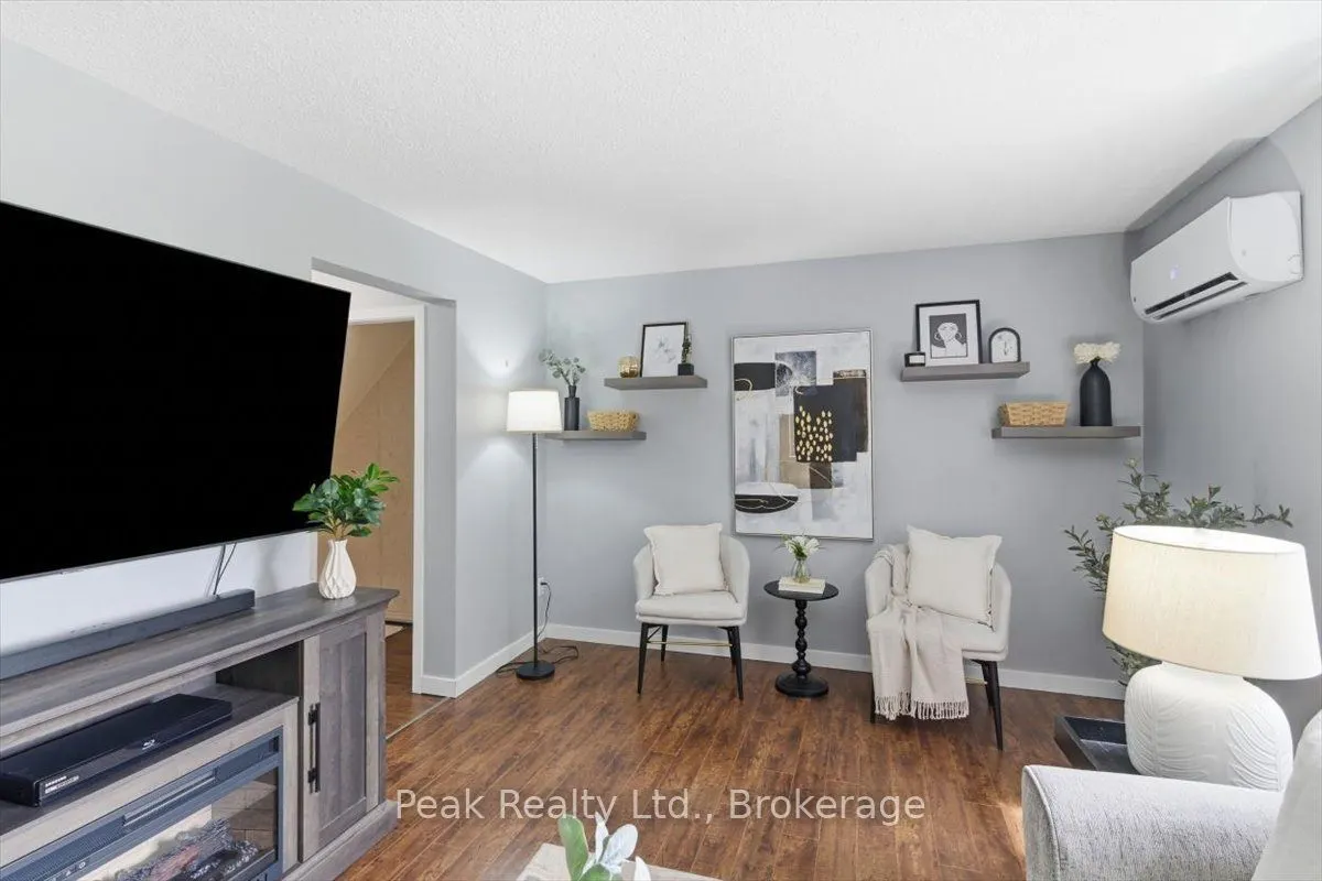 1673 Applewood Crescent