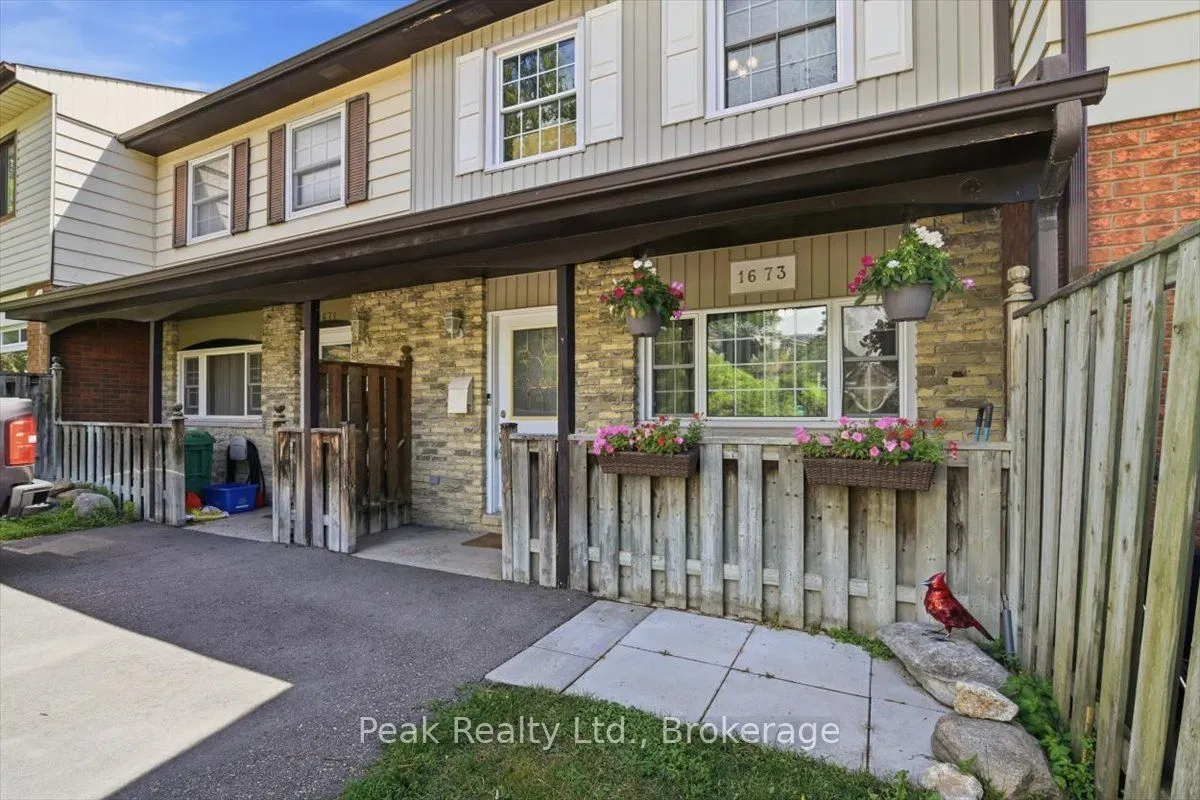 1673 Applewood Crescent