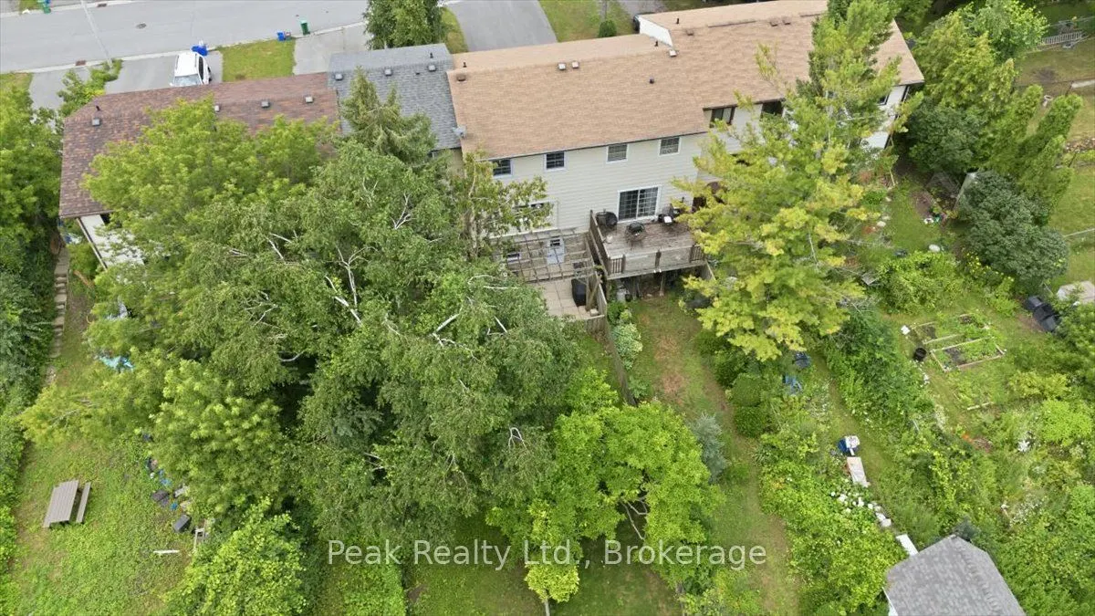 1673 Applewood Crescent