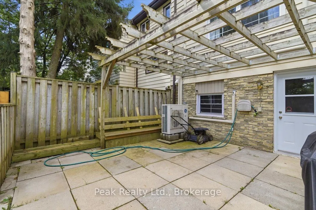 1673 Applewood Crescent