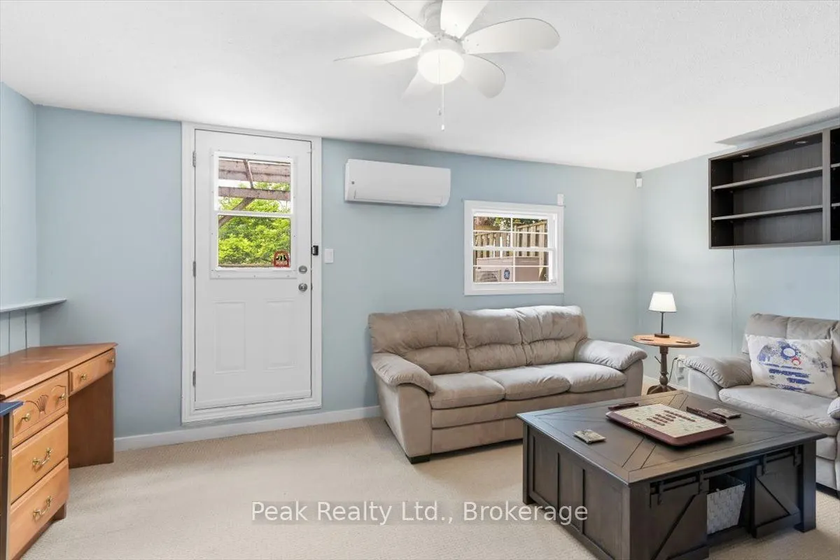 1673 Applewood Crescent