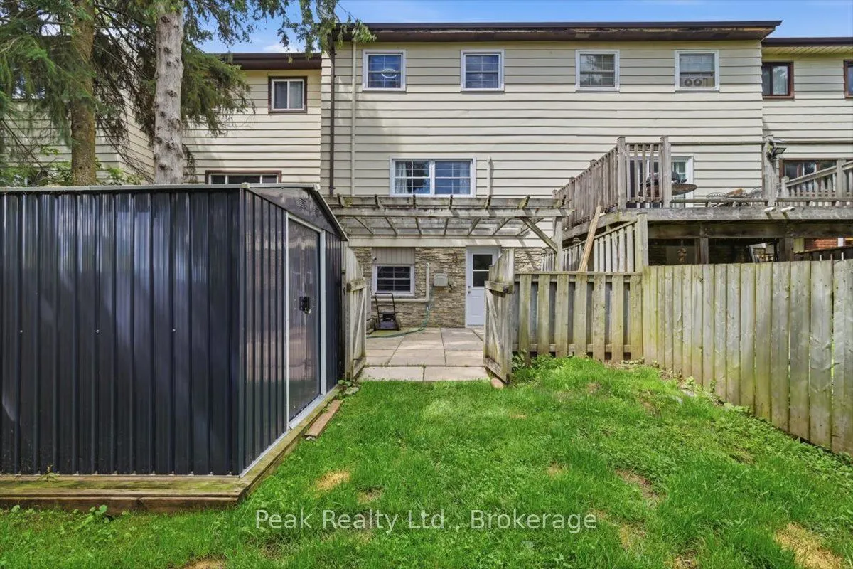 1673 Applewood Crescent