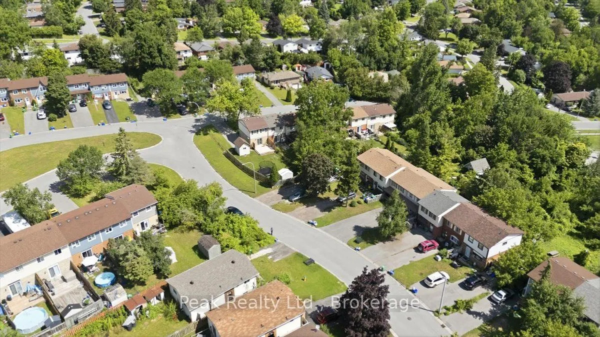 1673 Applewood Crescent