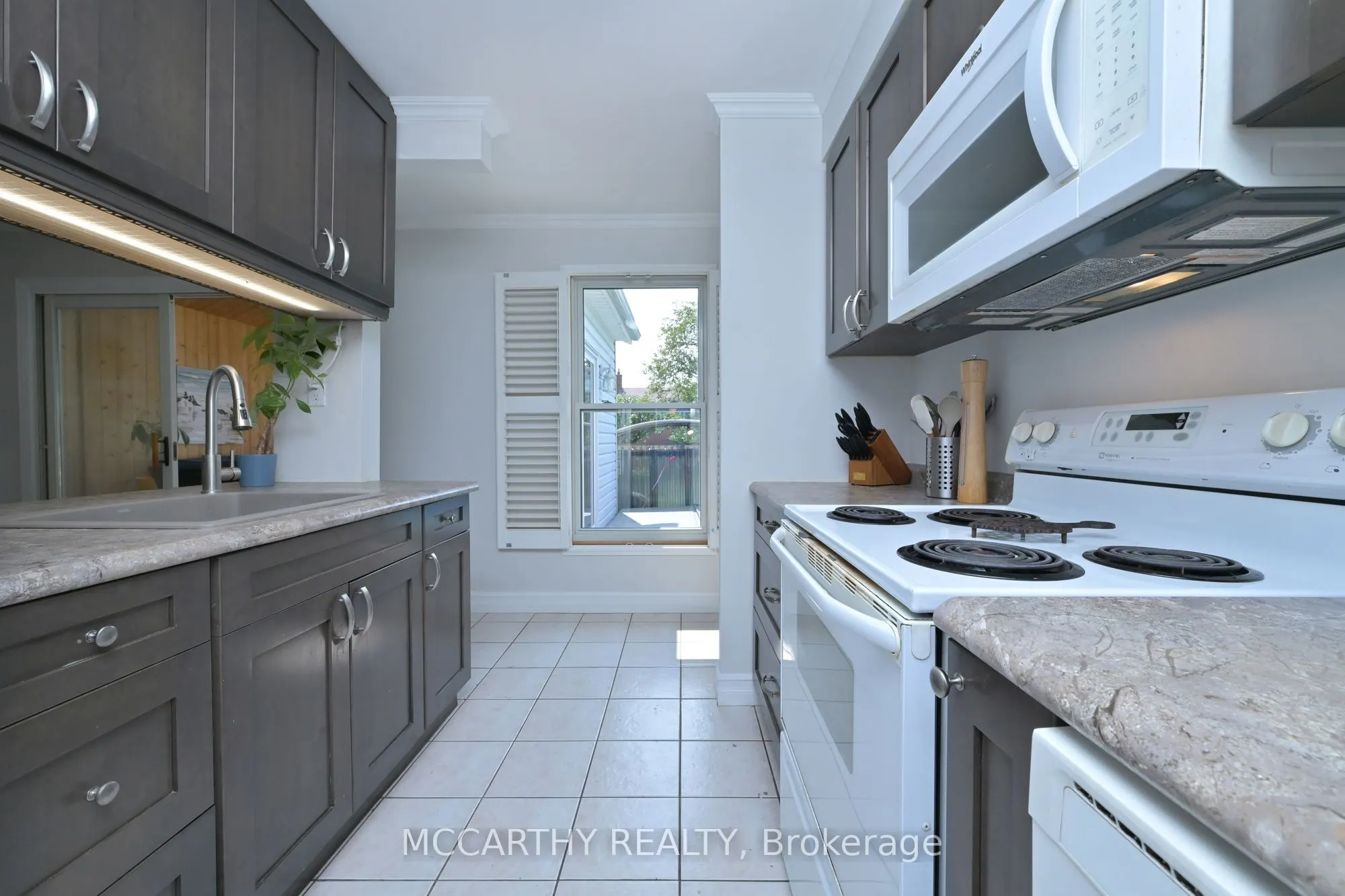358 JELLY Street S