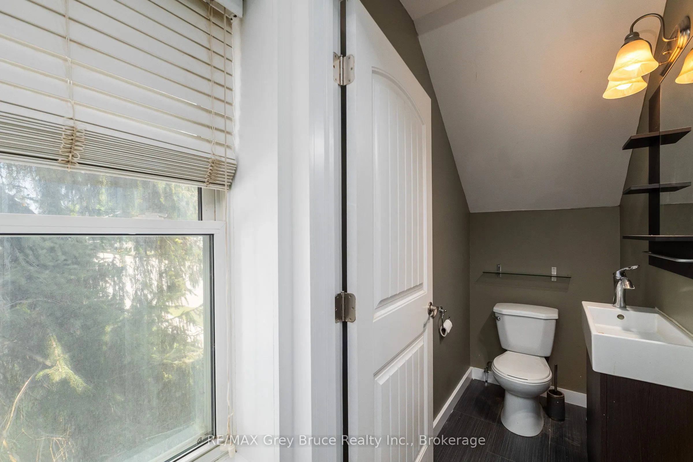 74 Yonge Street S