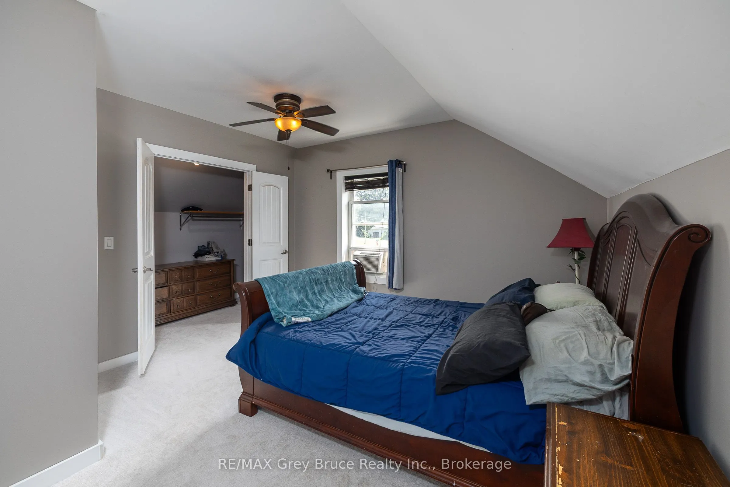 74 Yonge Street S