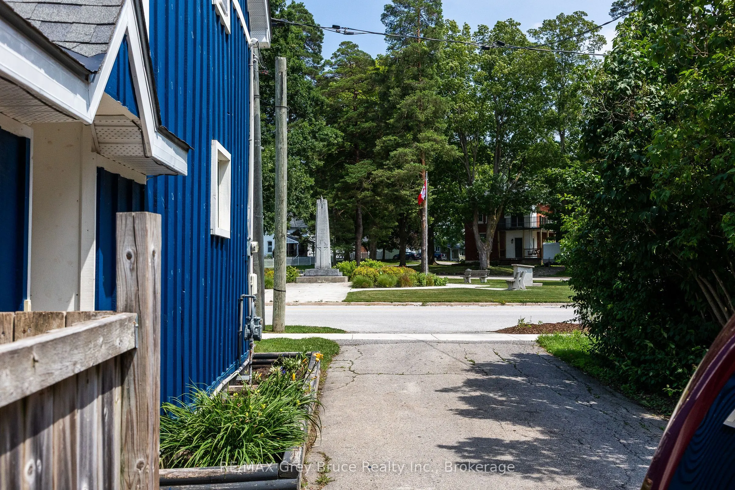 74 Yonge Street S