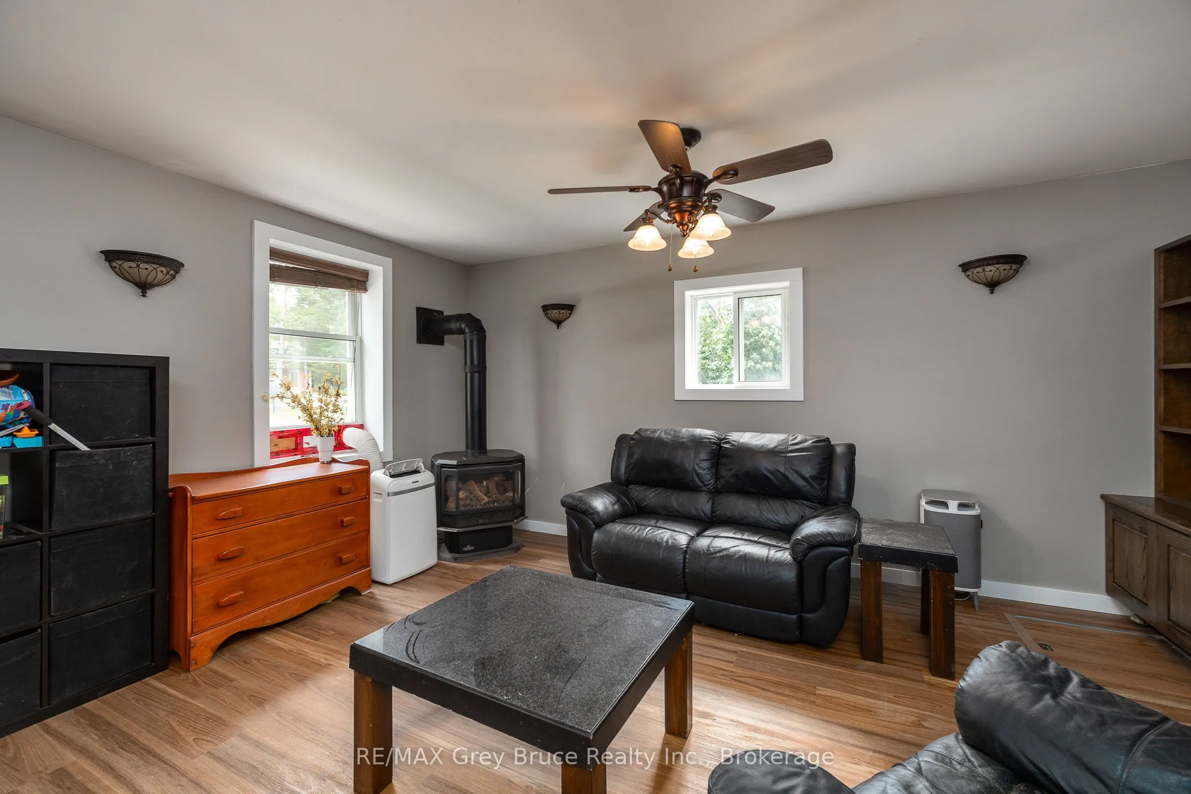 74 Yonge Street S