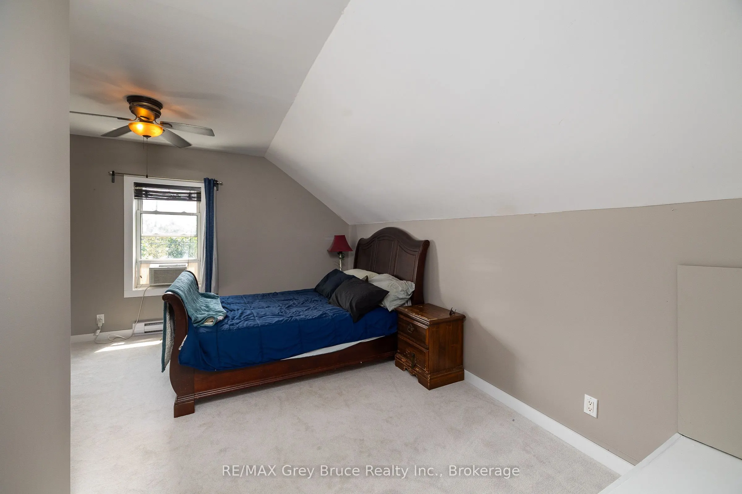 74 Yonge Street S