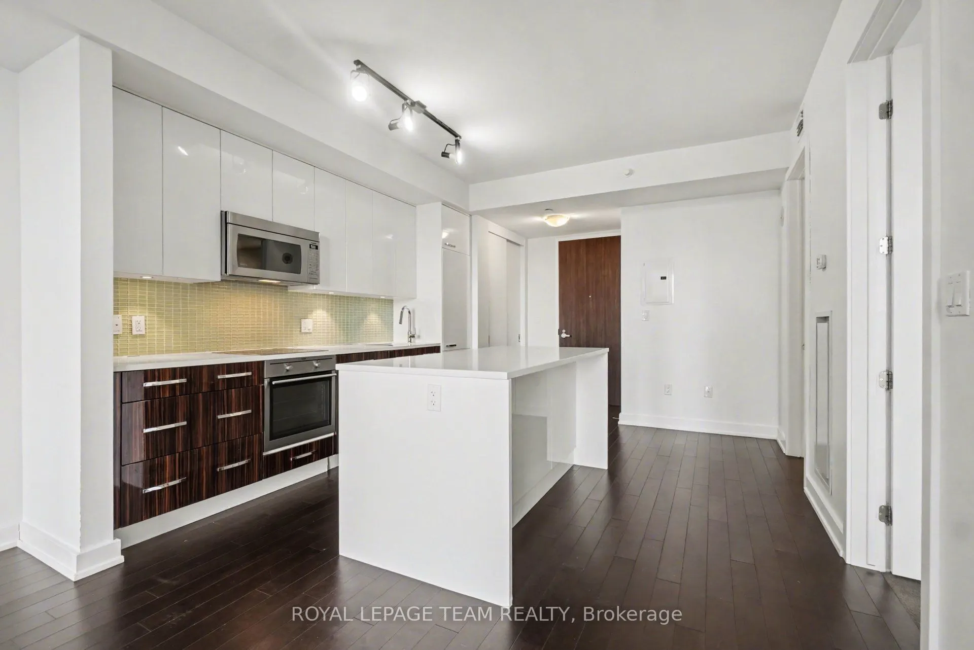 111 Champagne Avenue S #406