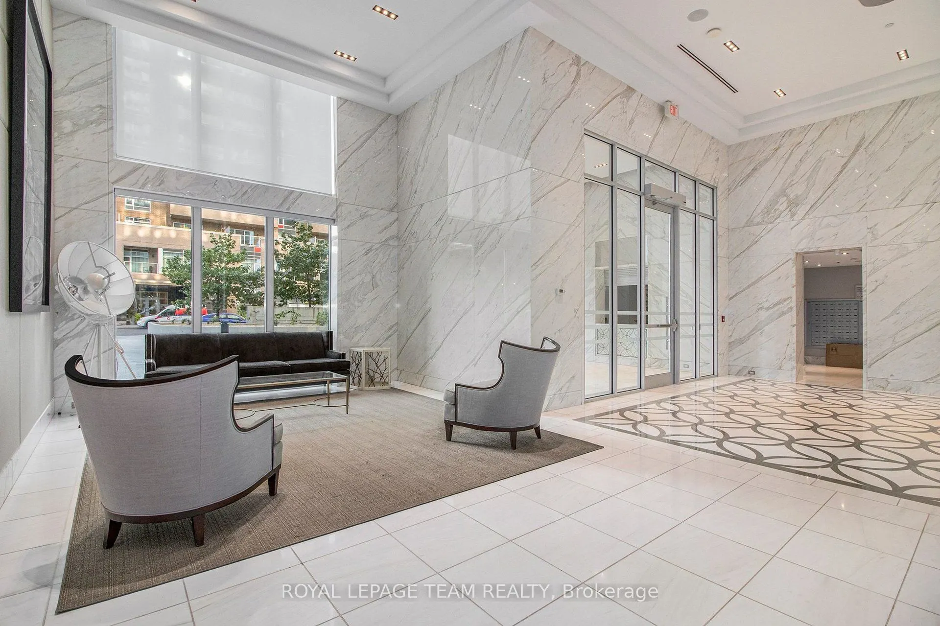 111 Champagne Avenue S #406