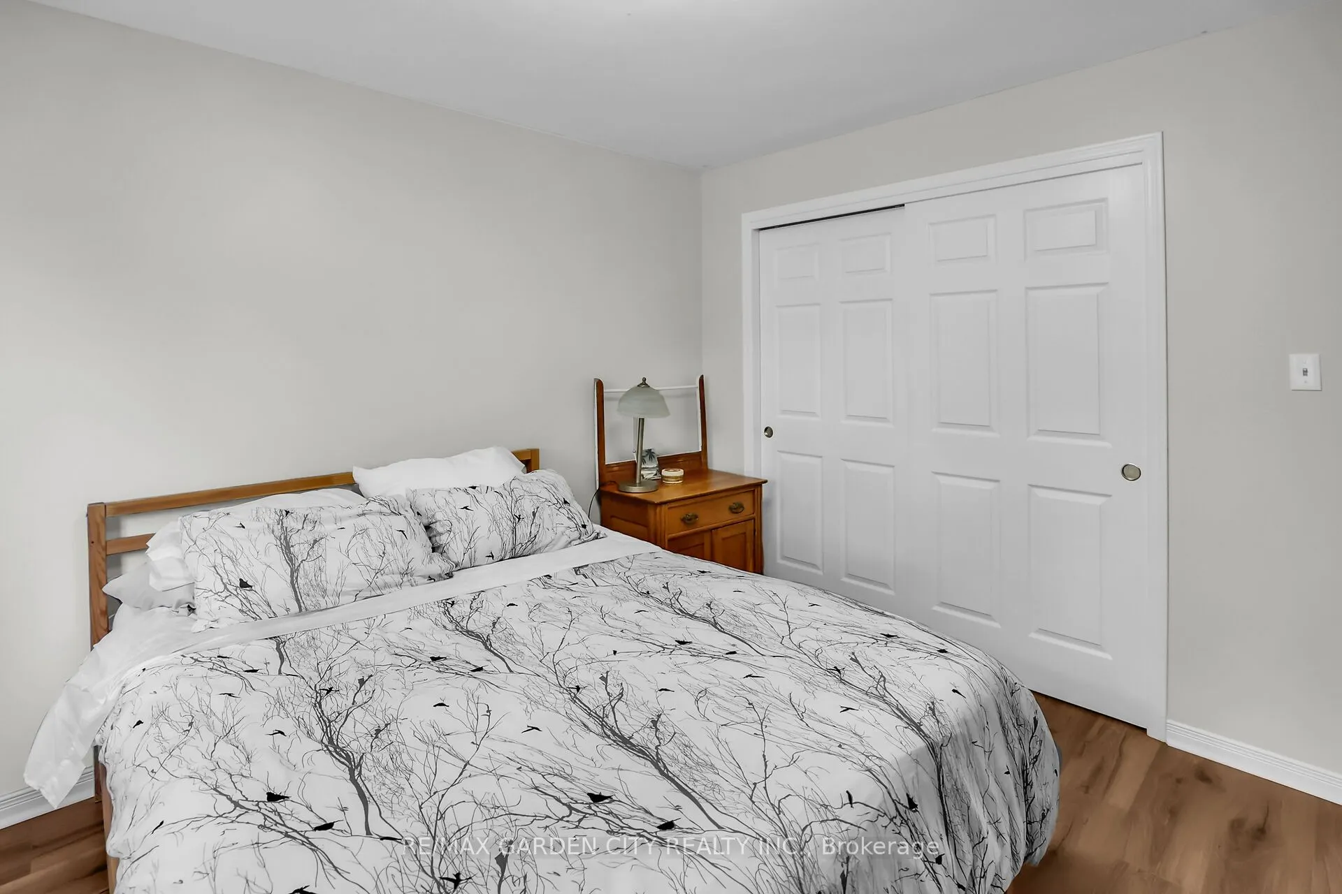 4542 Ivy Gardens Crescent