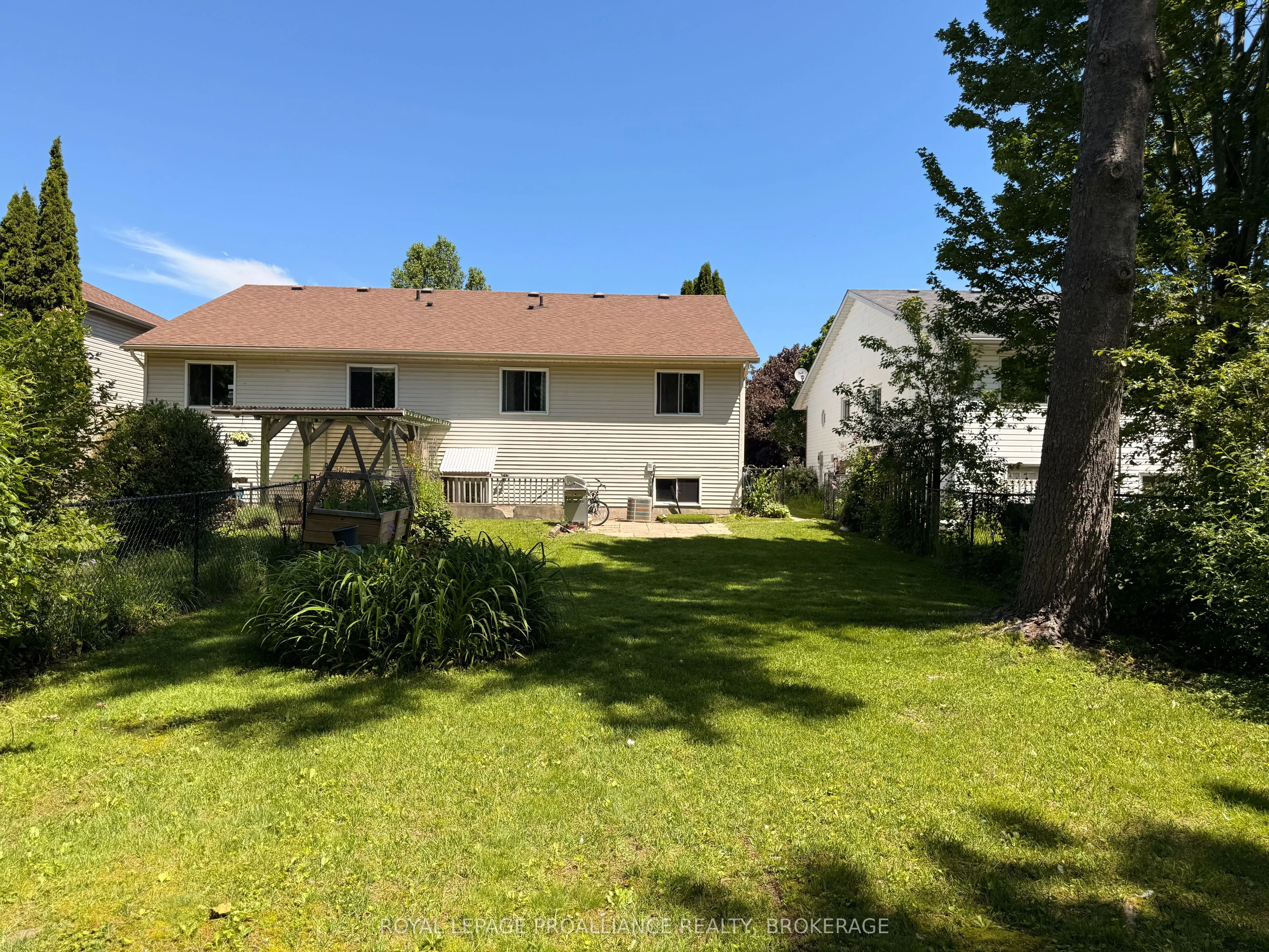 614 Barnsley Crescent