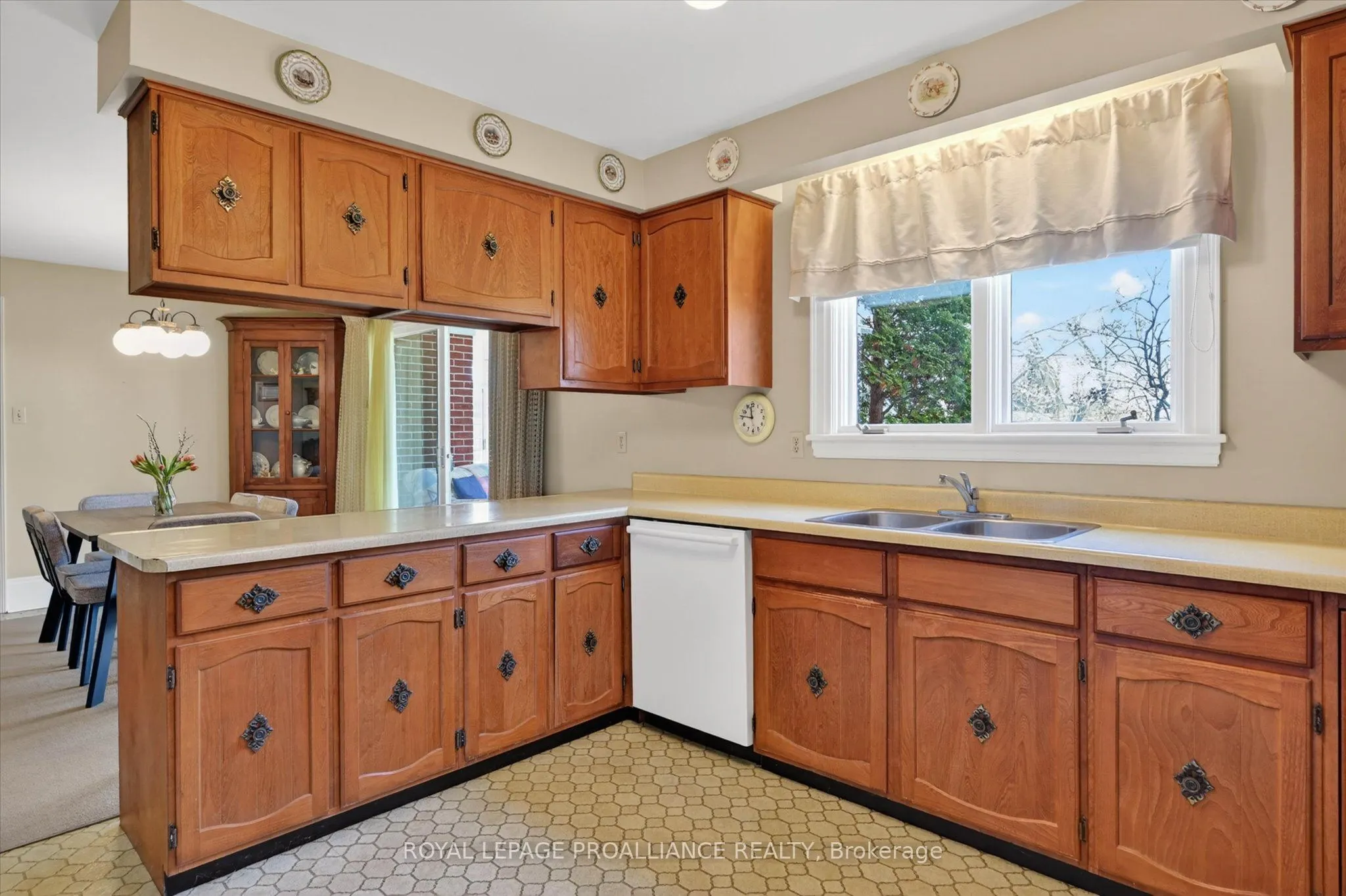 1285 Brealey Drive