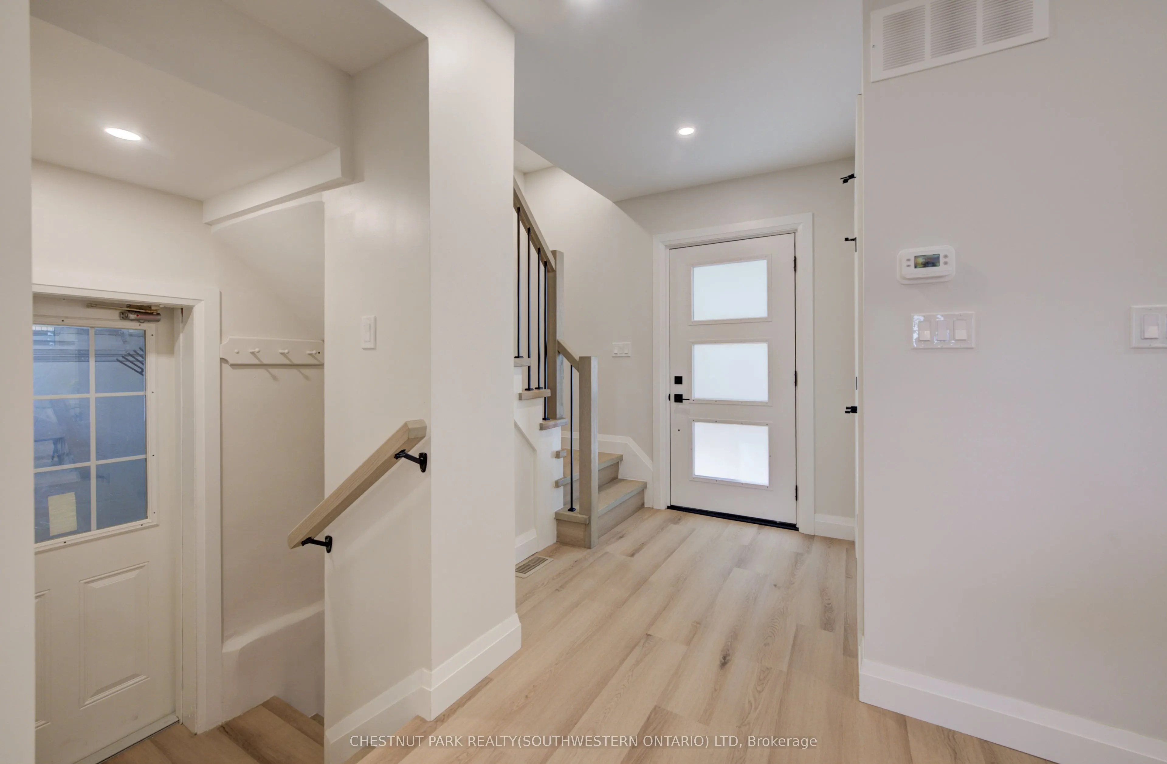34 Moore Avenue N