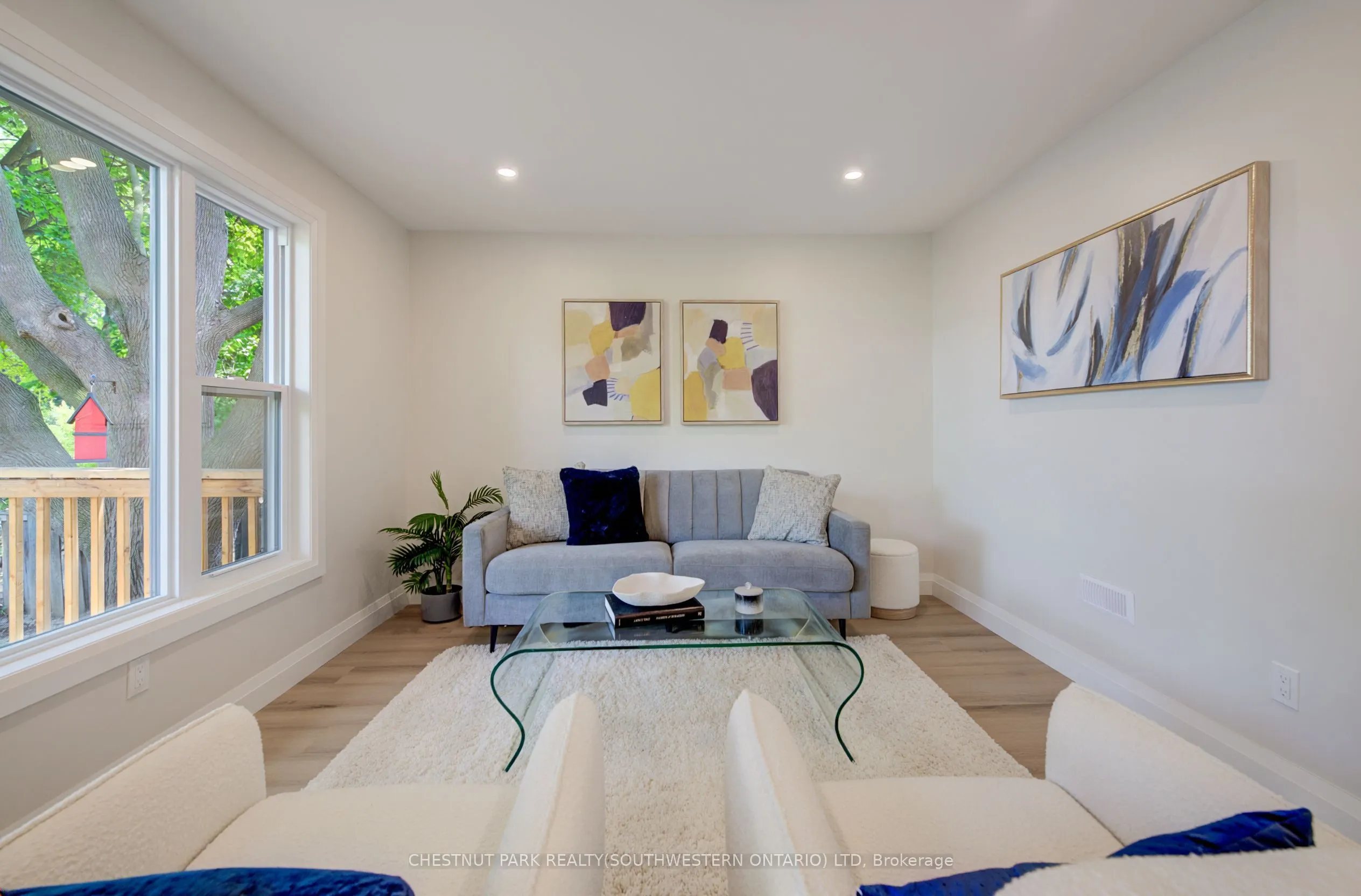 34 Moore Avenue N