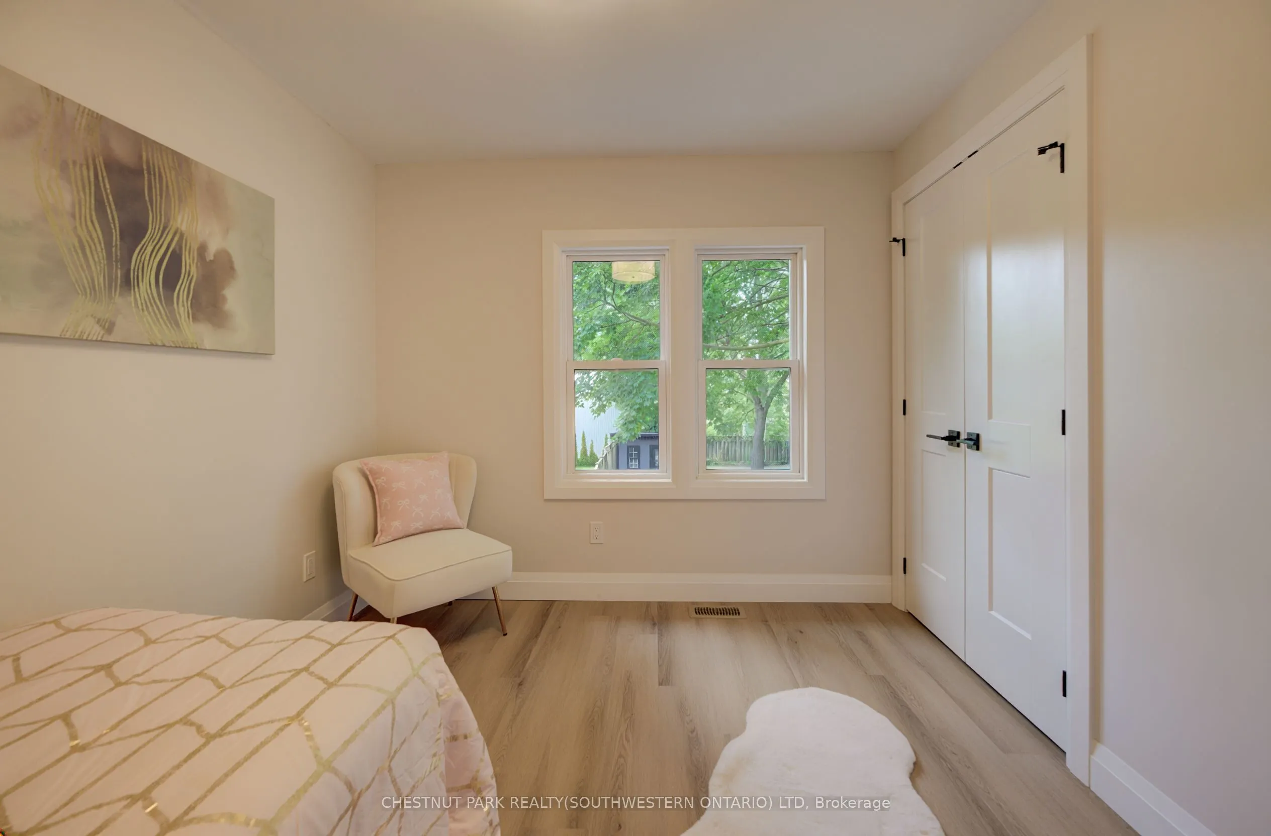 34 Moore Avenue N