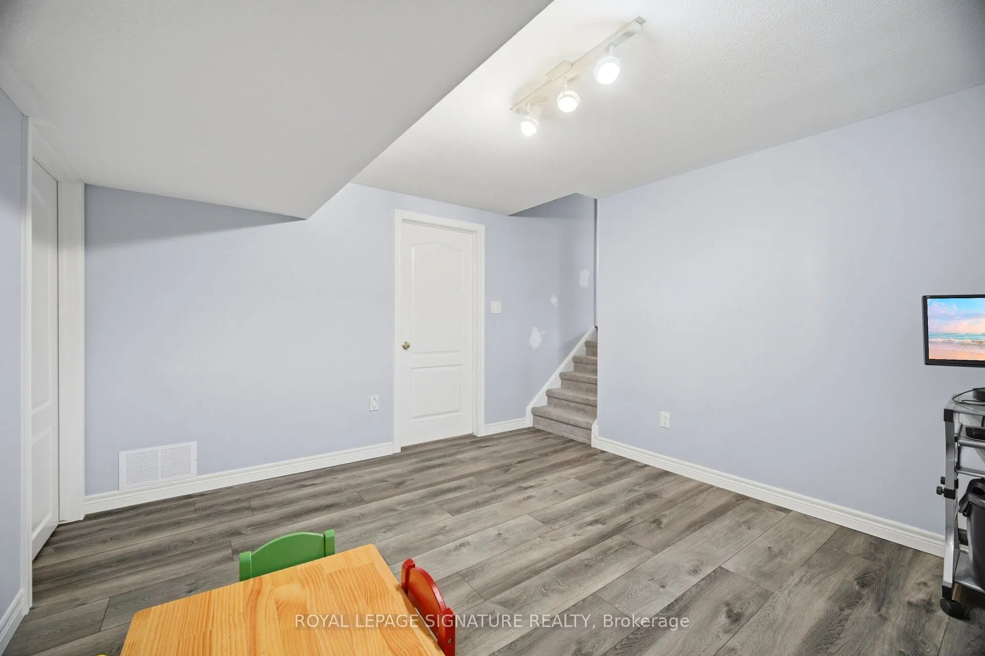 5122 Meadowood Lane