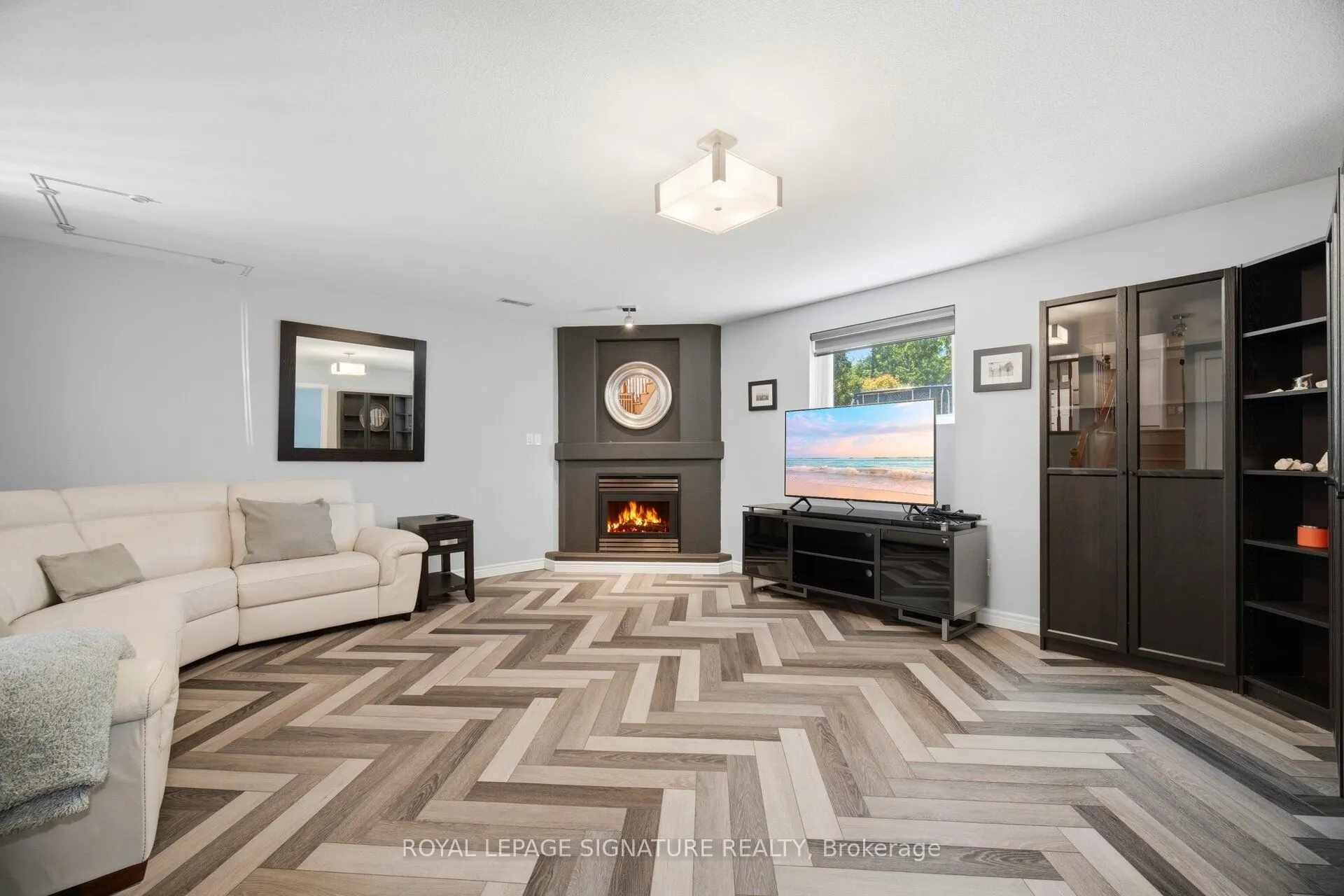 5122 Meadowood Lane