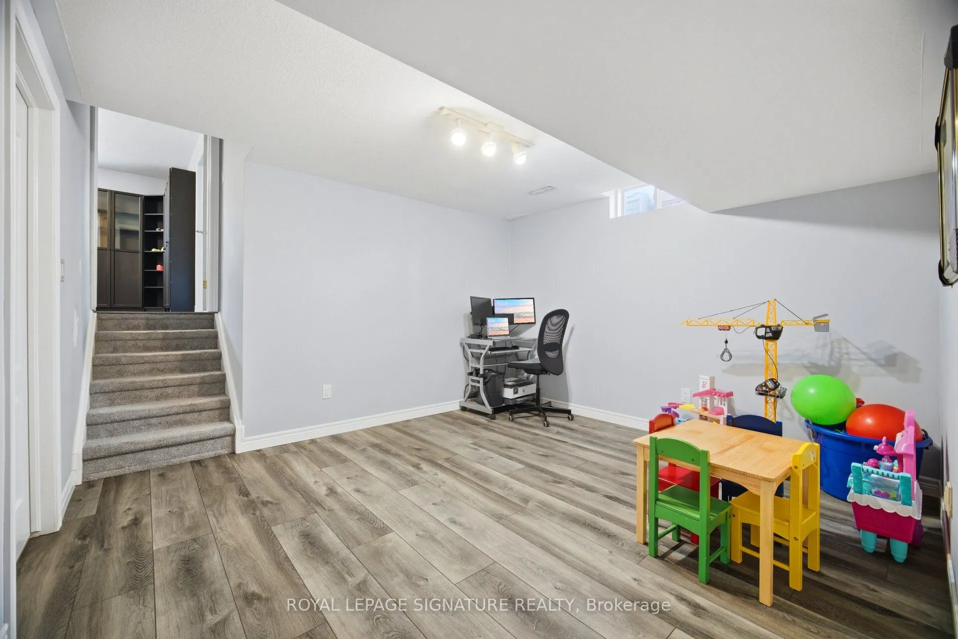 5122 Meadowood Lane