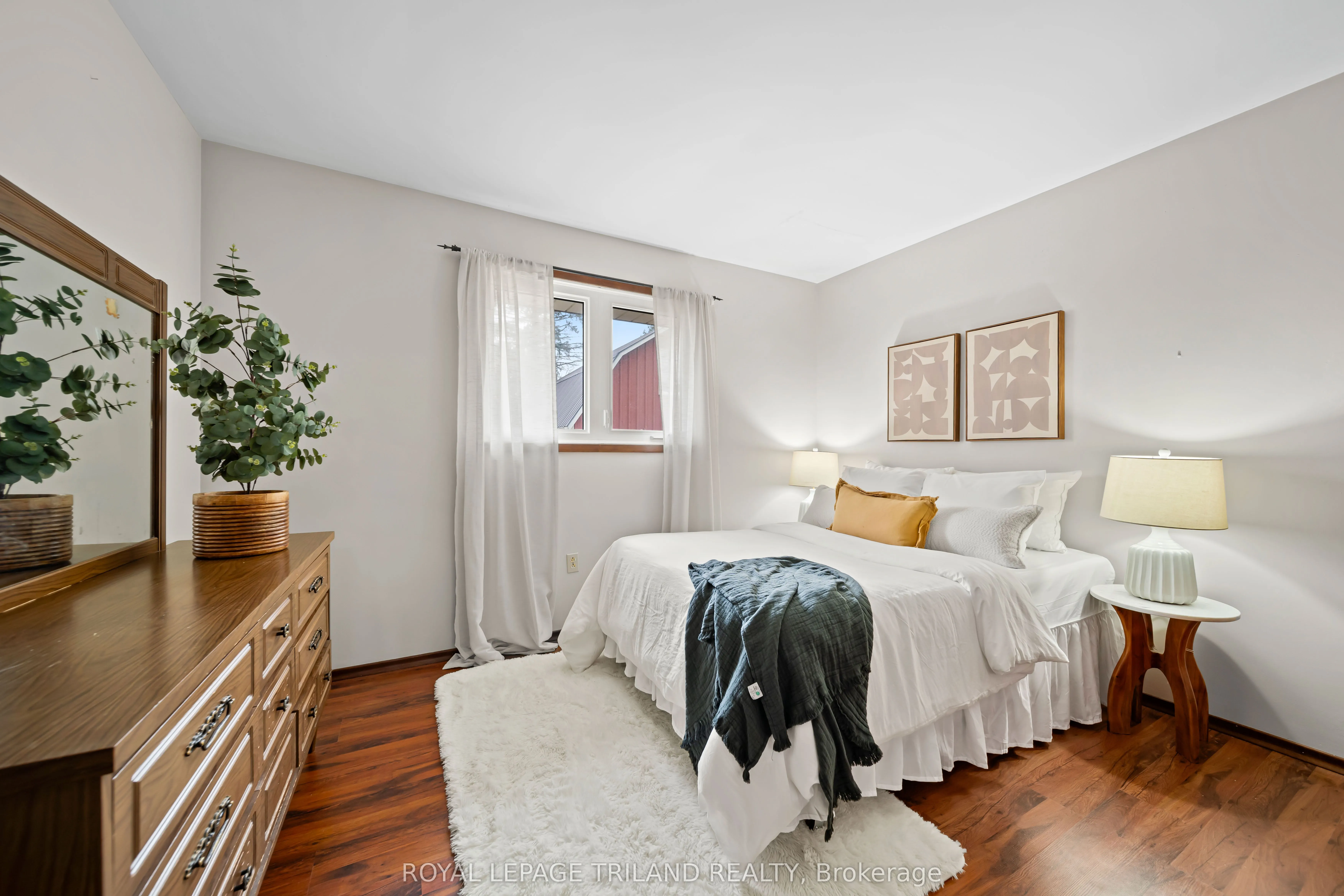 308 John Street S