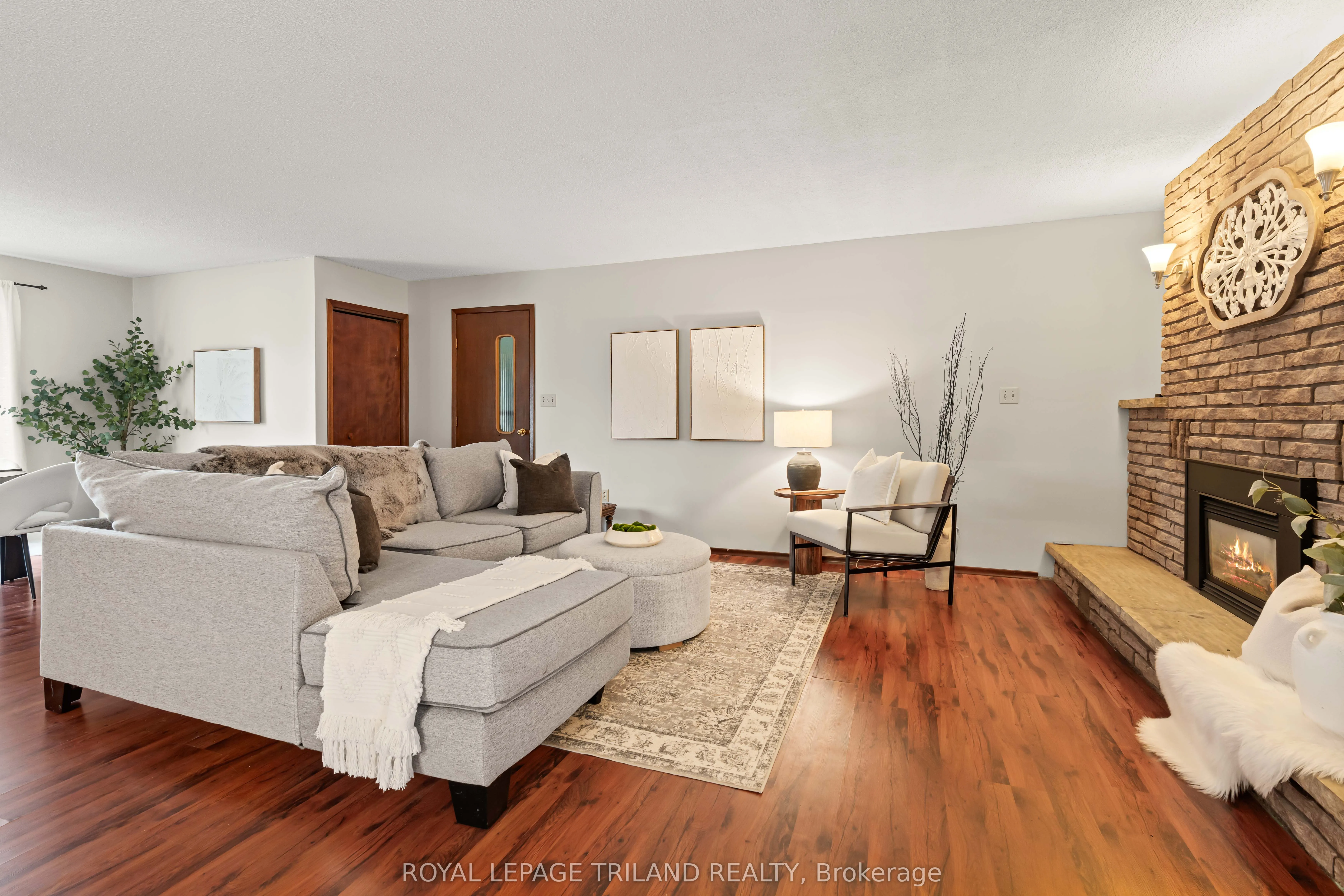 308 John Street S