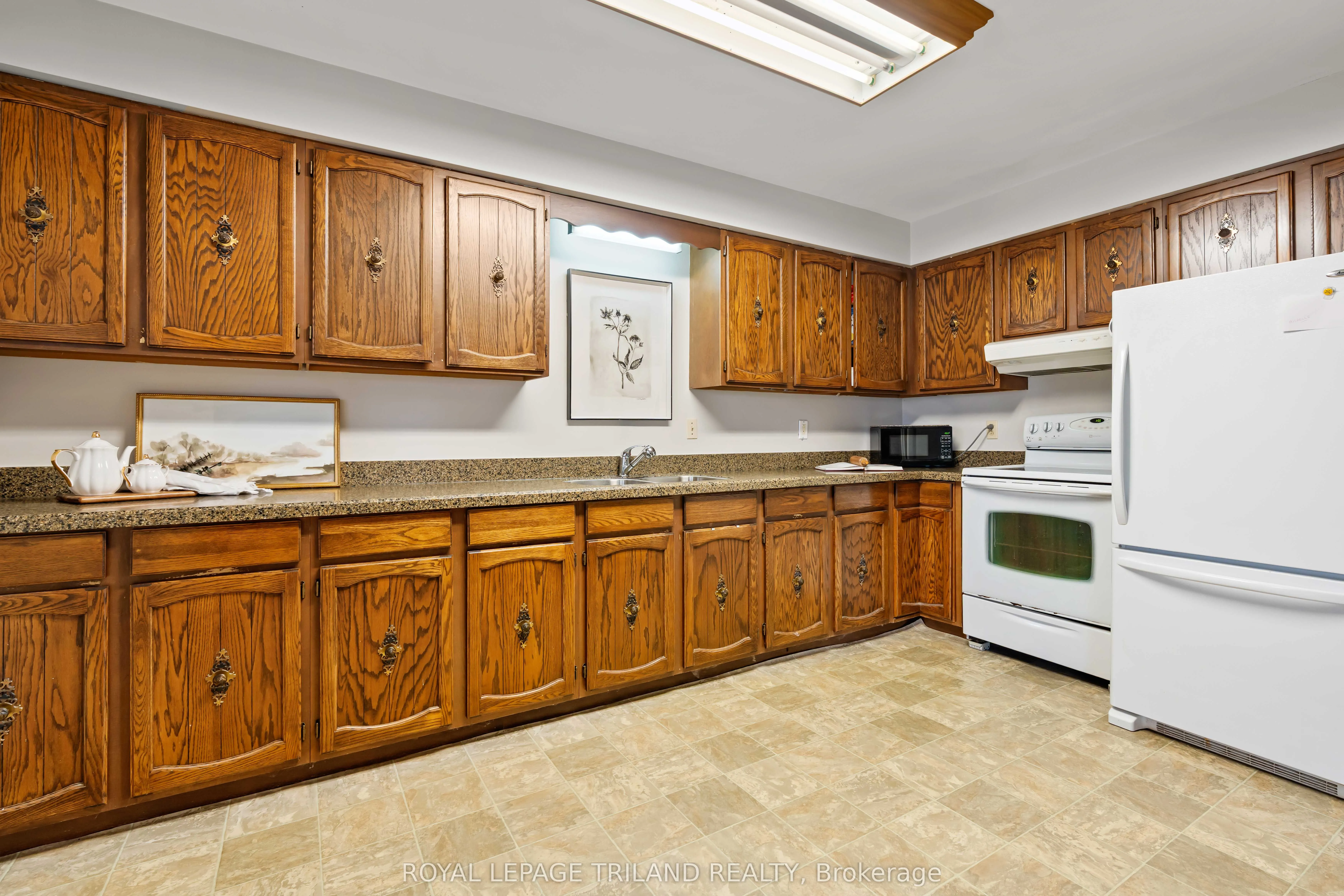 308 John Street S