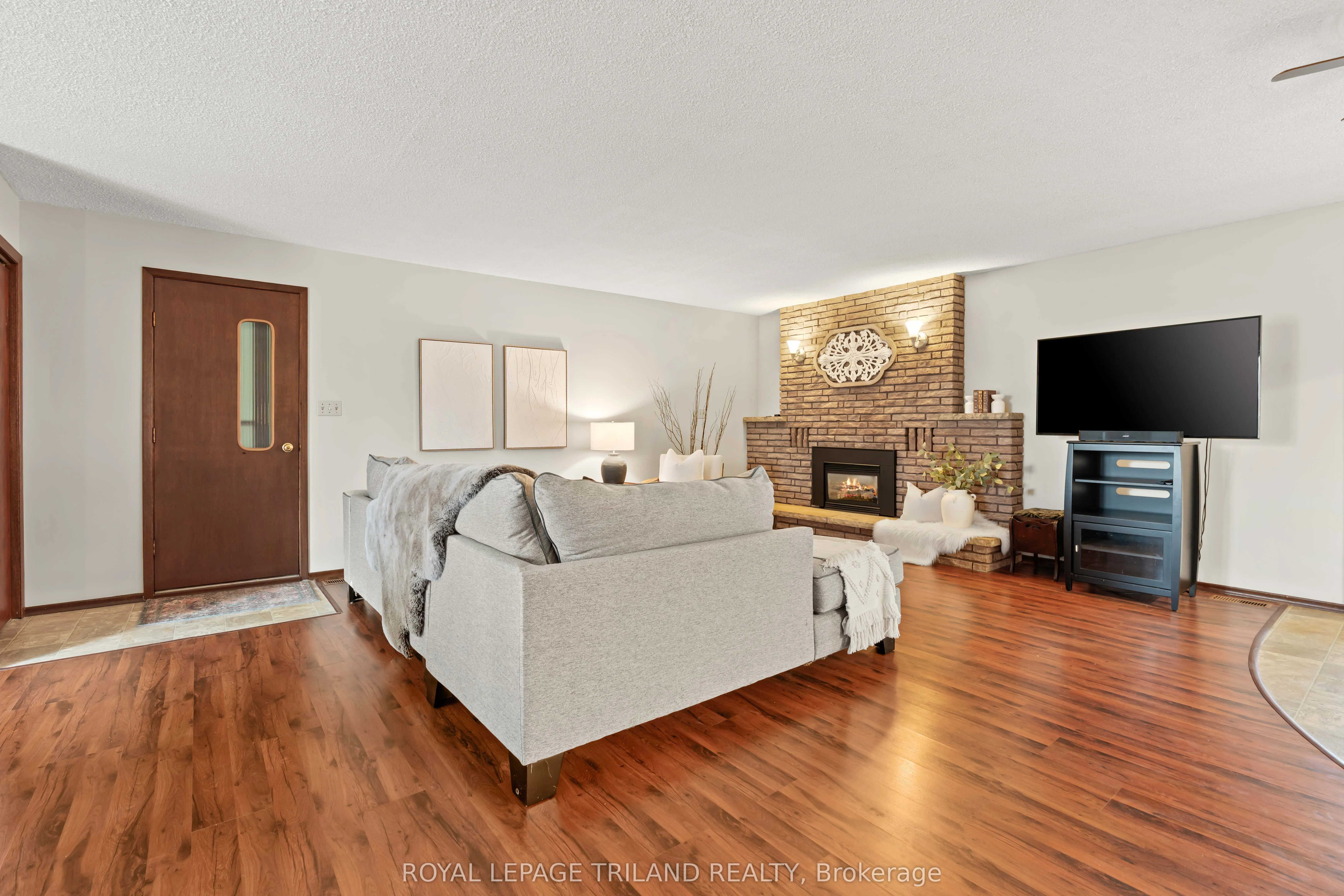 308 John Street S