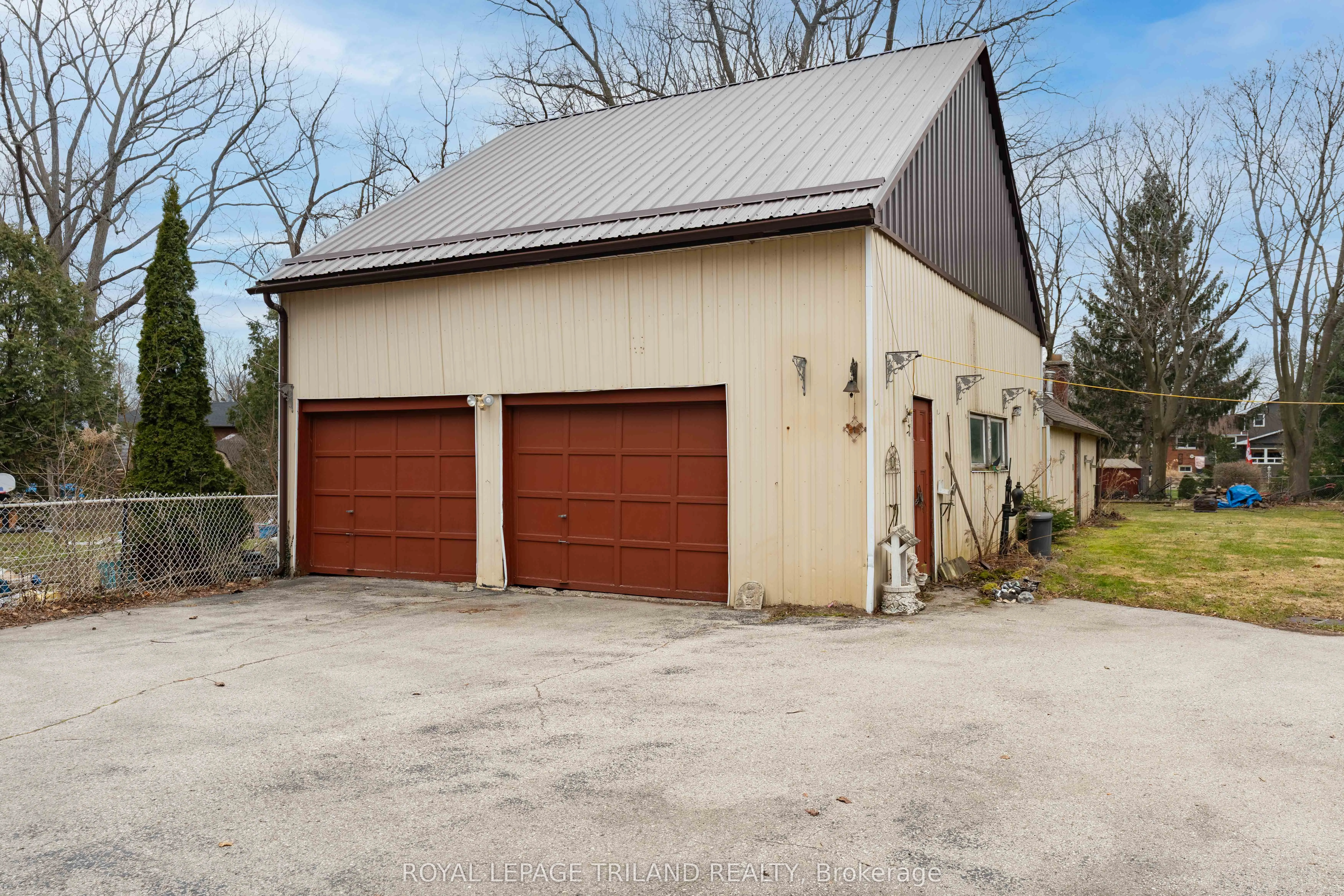 308 John Street S