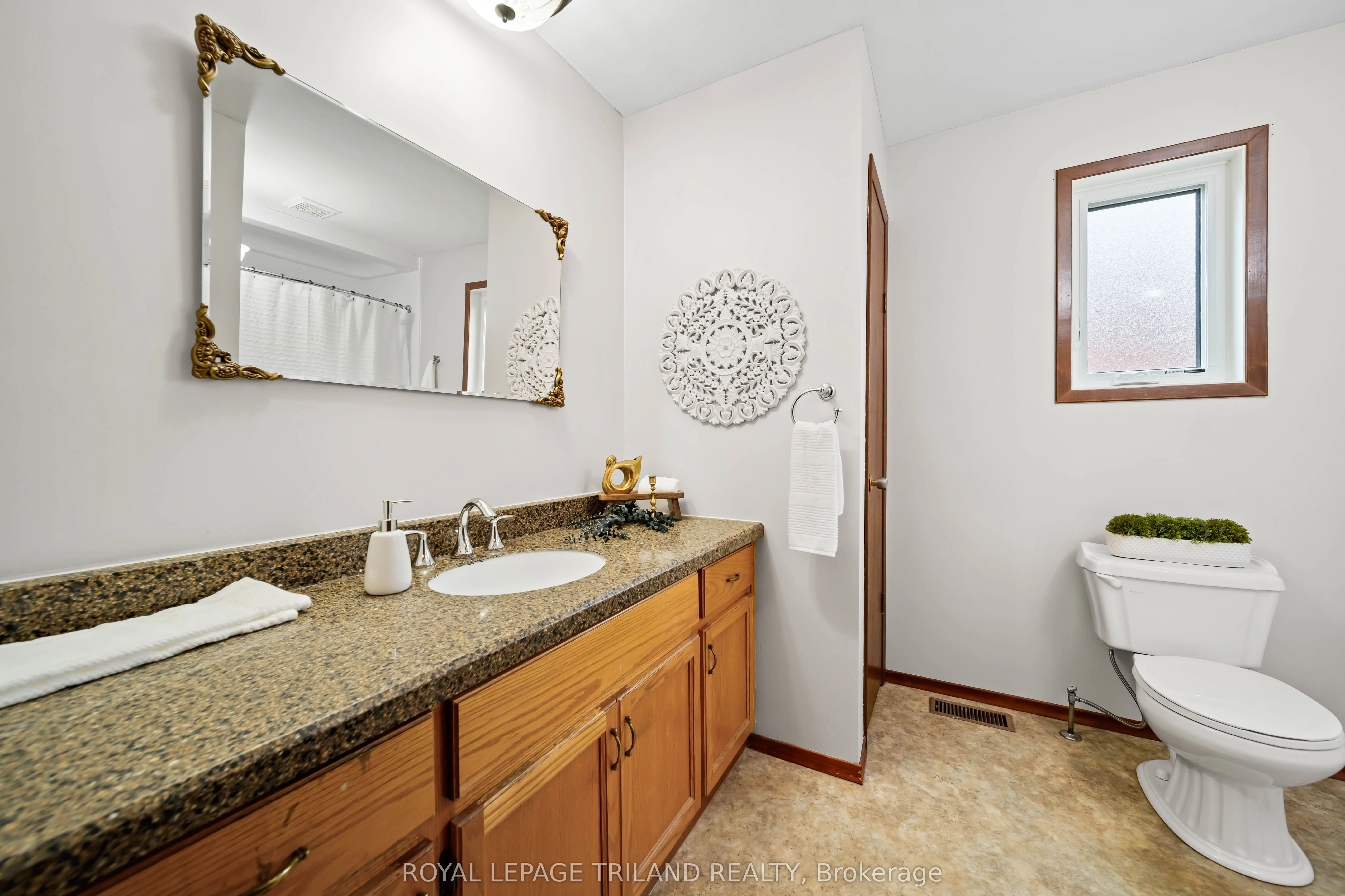 308 John Street S