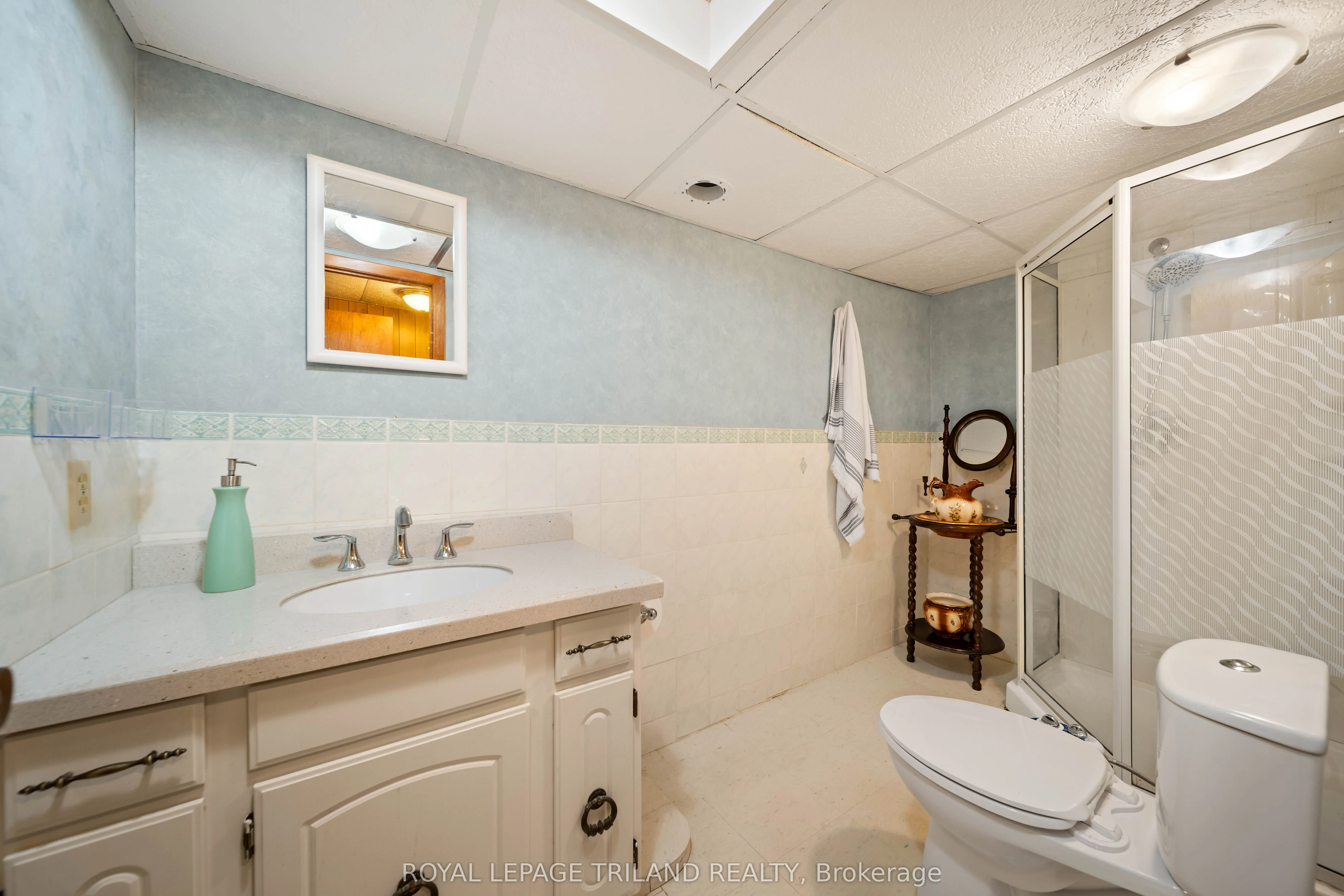 308 John Street S